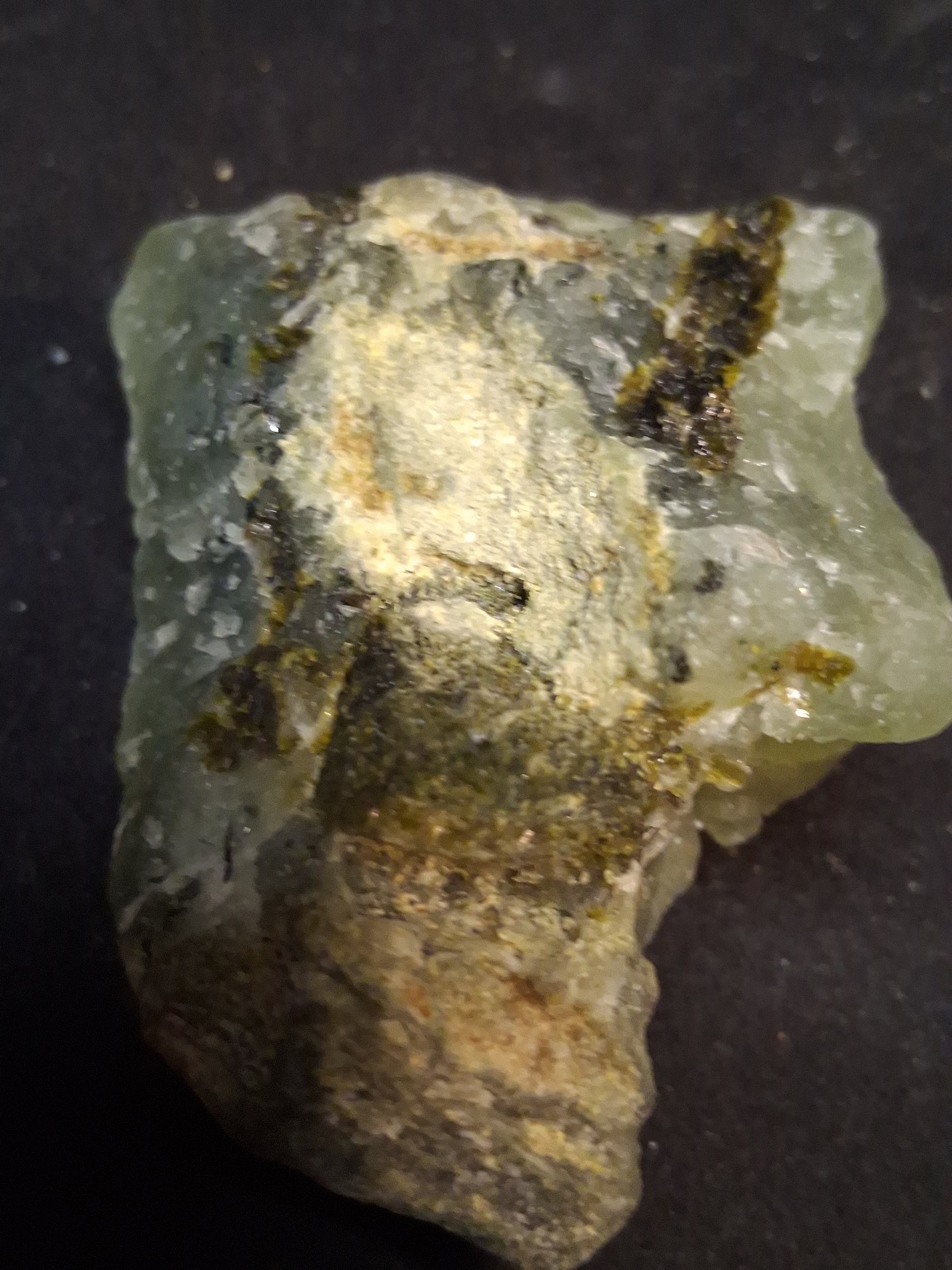 Natural Prehnite - Rough - lapidary, collectible or decorative - 6.0x4.2 cm - AKA Karoo Stone - Natural Gems Belgium