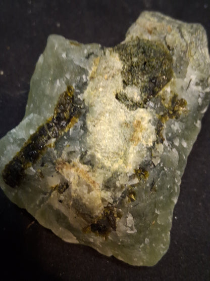 Natural Prehnite - Rough - lapidary, collectible or decorative - 6.0x4.2 cm - AKA Karoo Stone - Natural Gems Belgium
