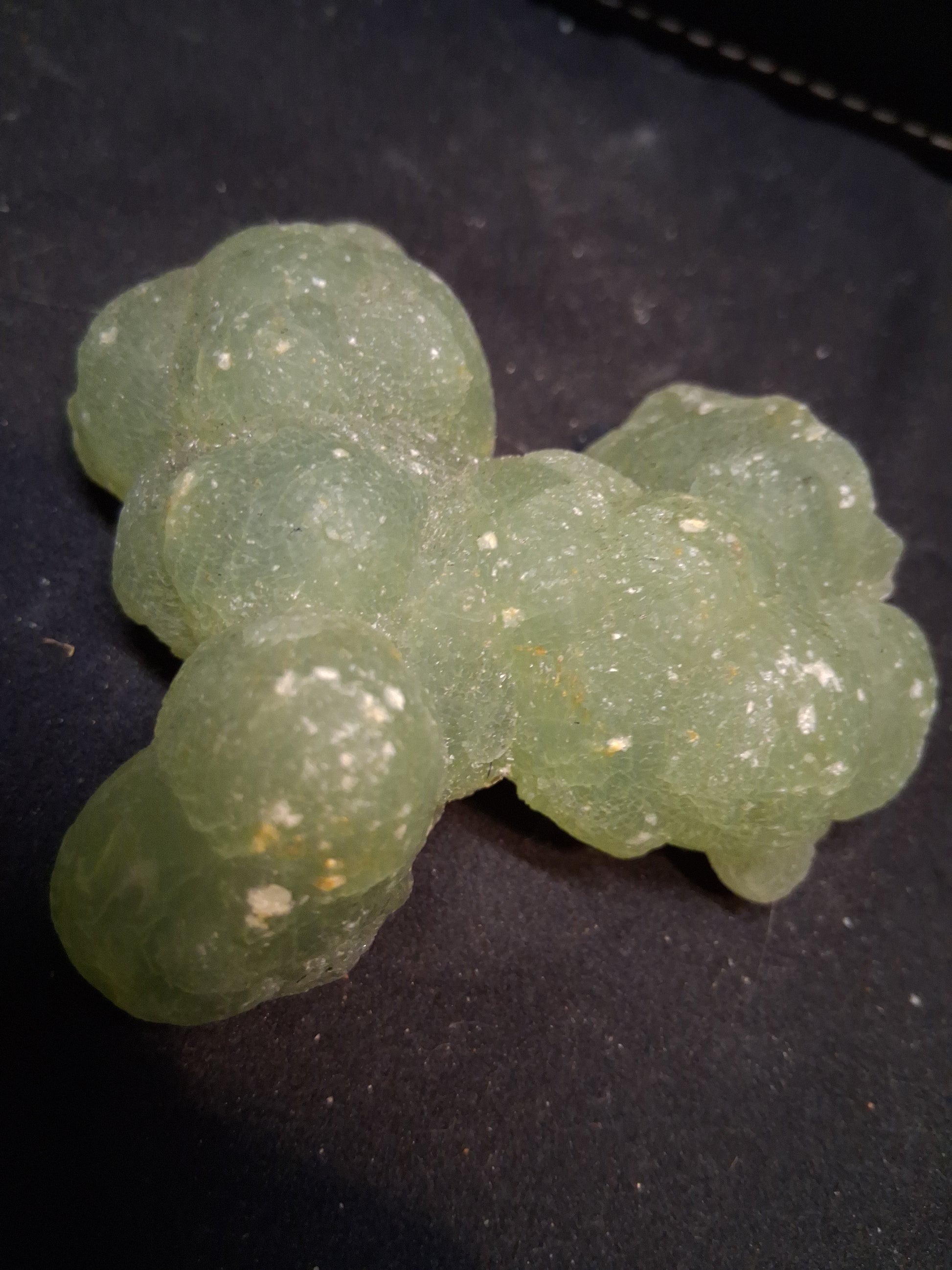 Natural Prehnite - Rough - lapidary, collectible or decorative - 6.6x6.4 cm - AKA Grape stone - Natural Gems Belgium