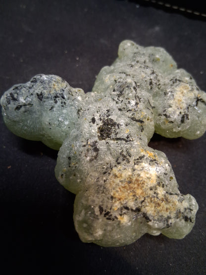 Natural Prehnite - Rough - lapidary, collectible or decorative - 6.6x6.4 cm - AKA Grape stone - Natural Gems Belgium