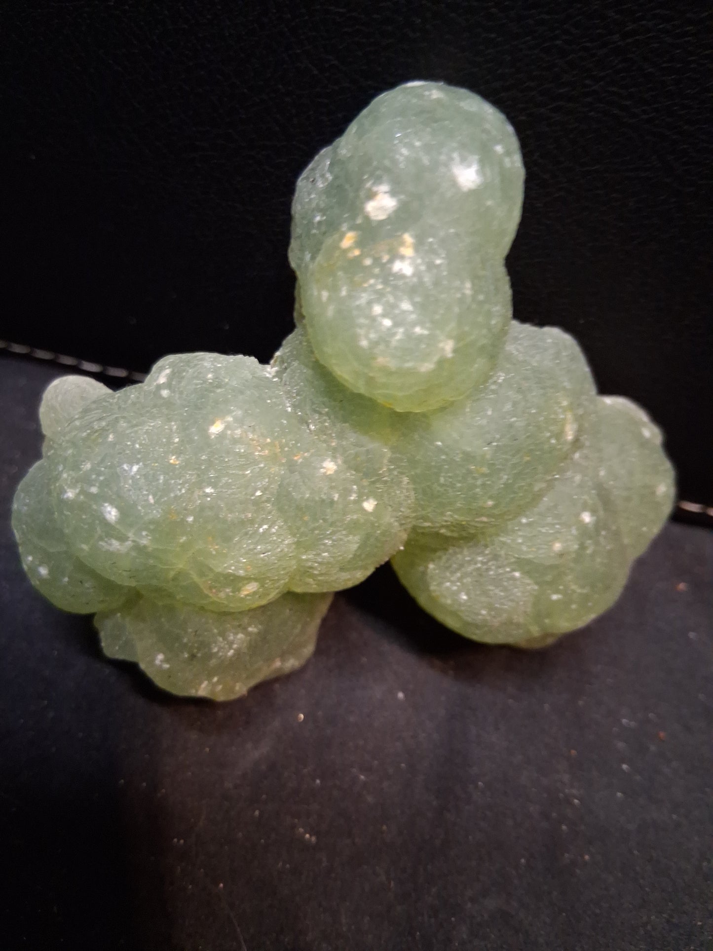 Natural Prehnite - Rough - lapidary, collectible or decorative - 6.6x6.4 cm - AKA Grape stone - Natural Gems Belgium