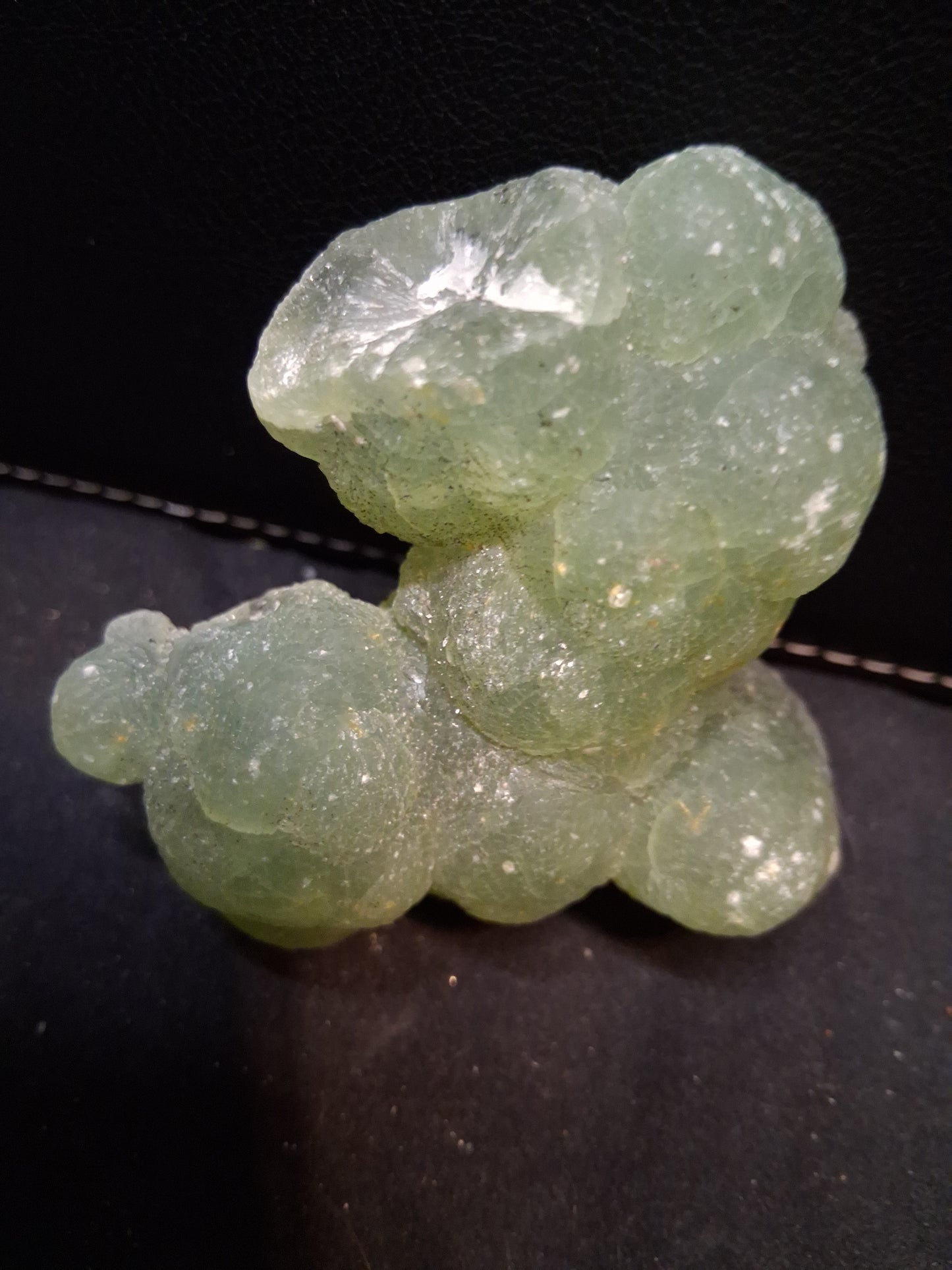 Natural Prehnite - Rough - lapidary, collectible or decorative - 6.6x6.4 cm - AKA Grape stone - Natural Gems Belgium
