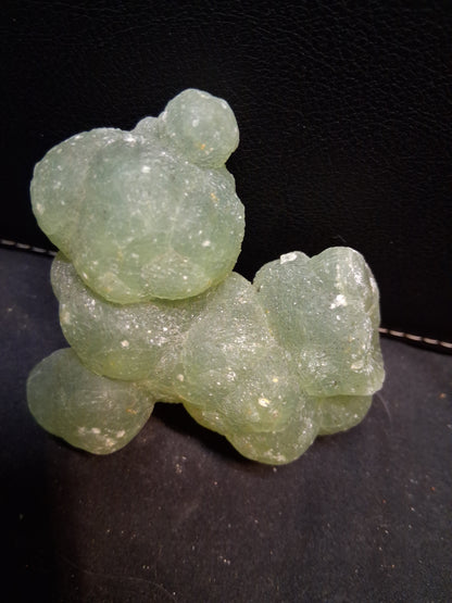 Natural Prehnite - Rough - lapidary, collectible or decorative - 6.6x6.4 cm - AKA Grape stone - Natural Gems Belgium