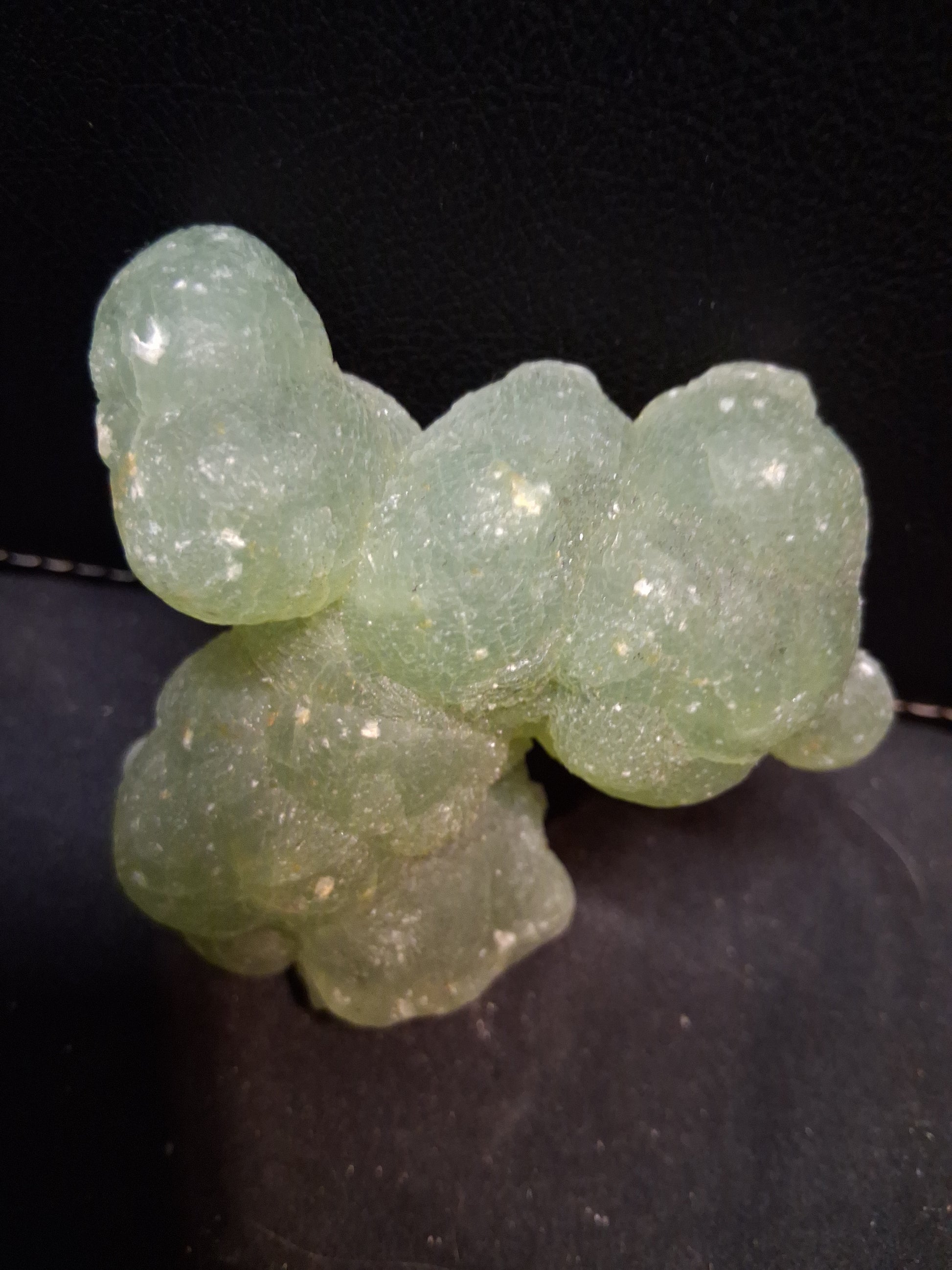 Natural Prehnite - Rough - lapidary, collectible or decorative - 6.6x6.4 cm - AKA Grape stone - Natural Gems Belgium