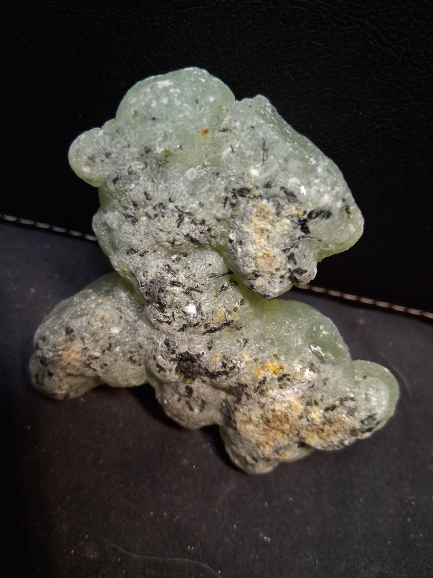 Natural Prehnite - Rough - lapidary, collectible or decorative - 6.6x6.4 cm - AKA Grape stone - Natural Gems Belgium