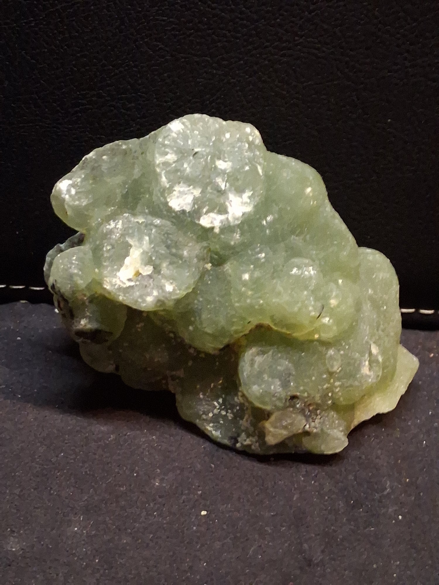 Natural Prehnite - Rough - lapidary, collectible or decorative - 7.3x5.0 cm - AKA Grape stone - Natural Gems Belgium