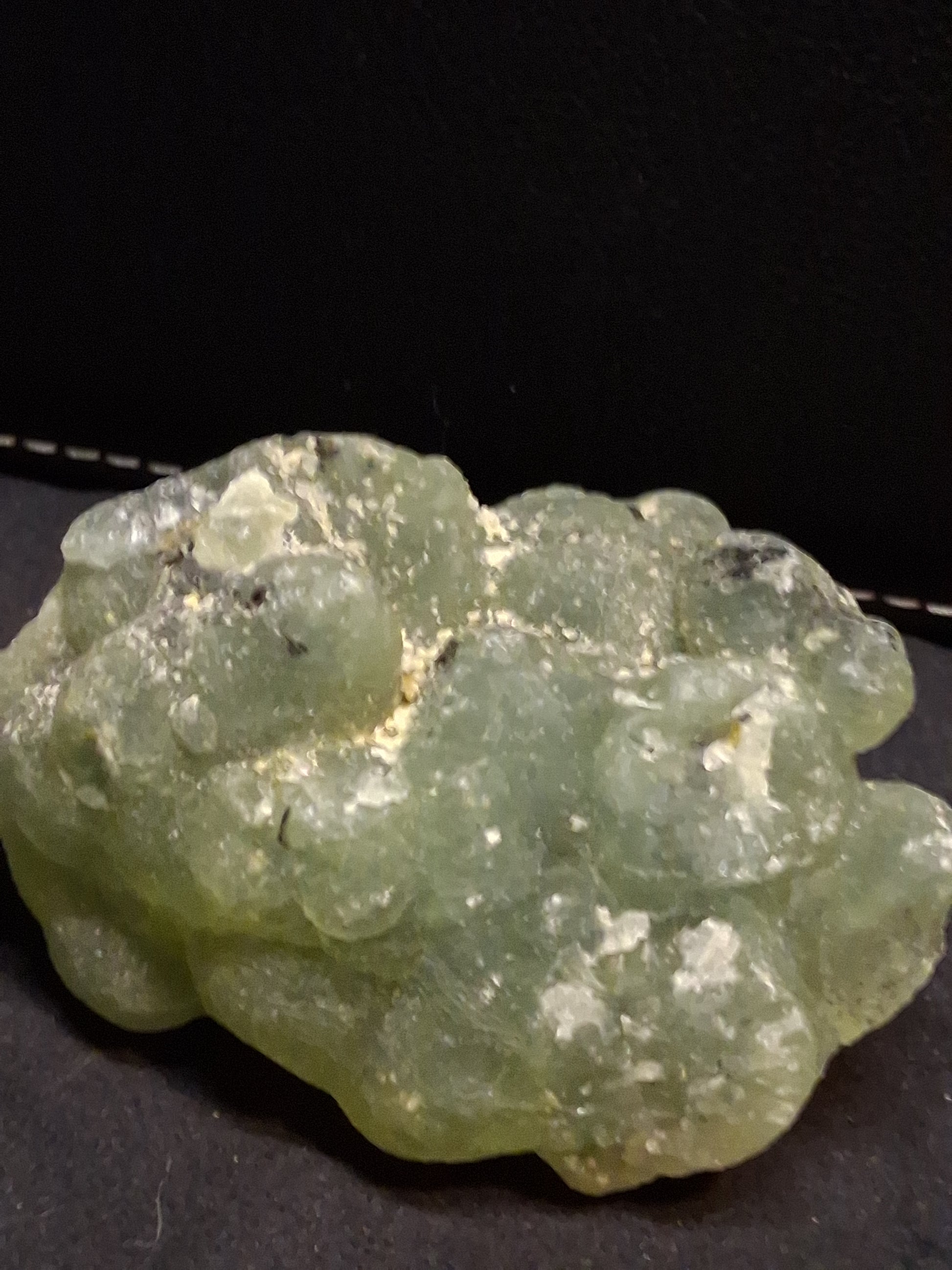 Natural Prehnite - Rough - lapidary, collectible or decorative - 7.3x5.0 cm - AKA Grape stone - Natural Gems Belgium