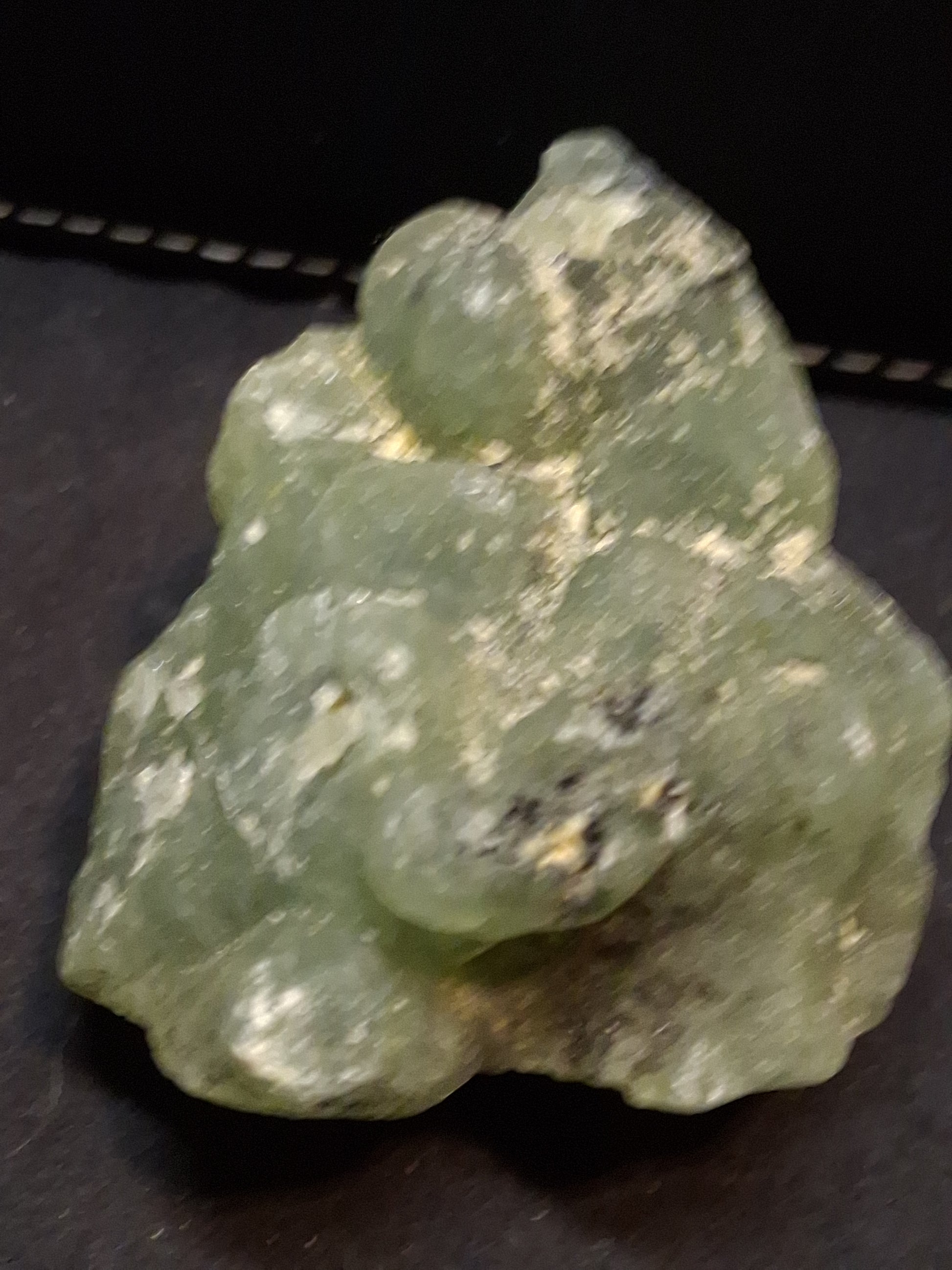 Natural Prehnite - Rough - lapidary, collectible or decorative - 7.3x5.0 cm - AKA Grape stone - Natural Gems Belgium