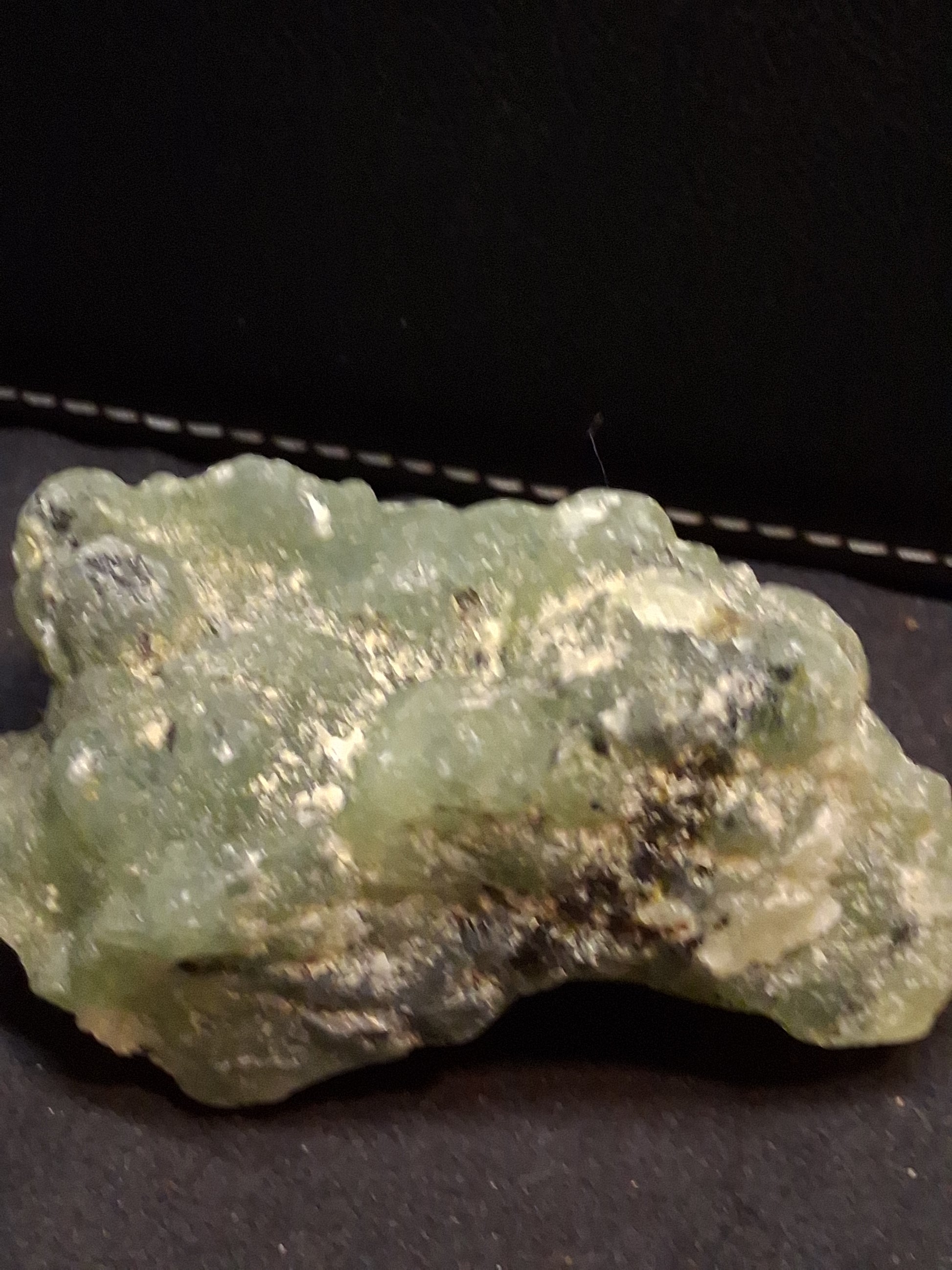 Natural Prehnite - Rough - lapidary, collectible or decorative - 7.3x5.0 cm - AKA Grape stone - Natural Gems Belgium