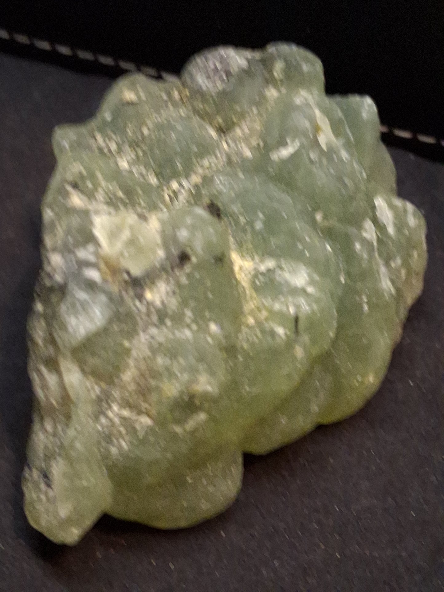 Natural Prehnite - Rough - lapidary, collectible or decorative - 7.3x5.0 cm - AKA Grape stone - Natural Gems Belgium