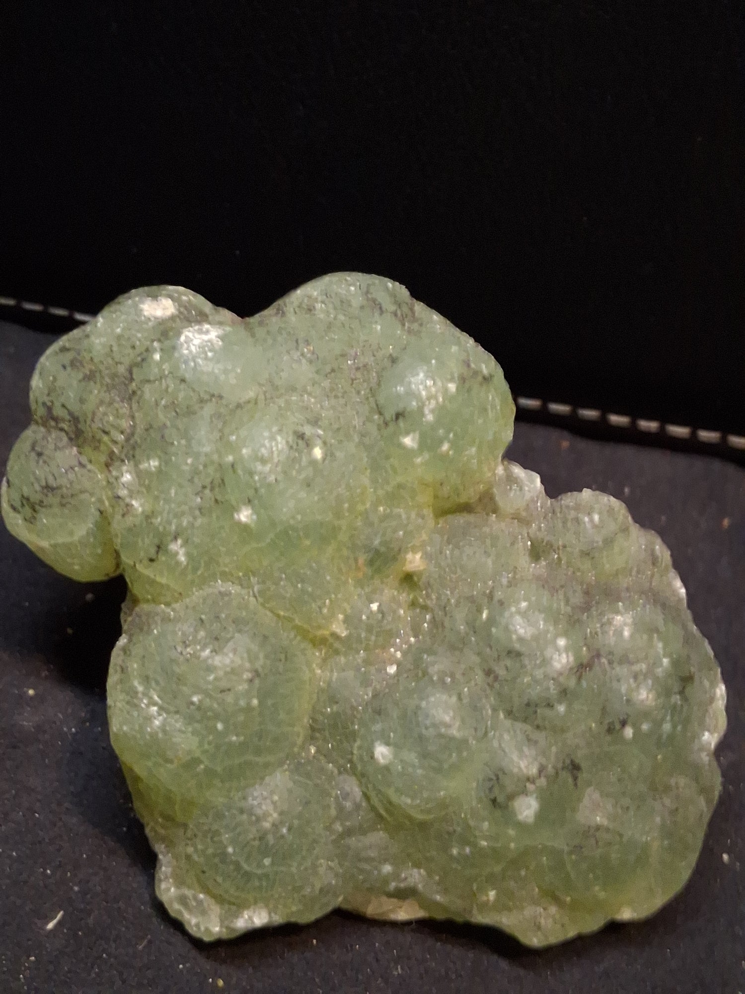 Natural Prehnite - Rough - lapidary, collectible or decorative - 8.4x6.1 cm - AKA Grape stone - Natural Gems Belgium