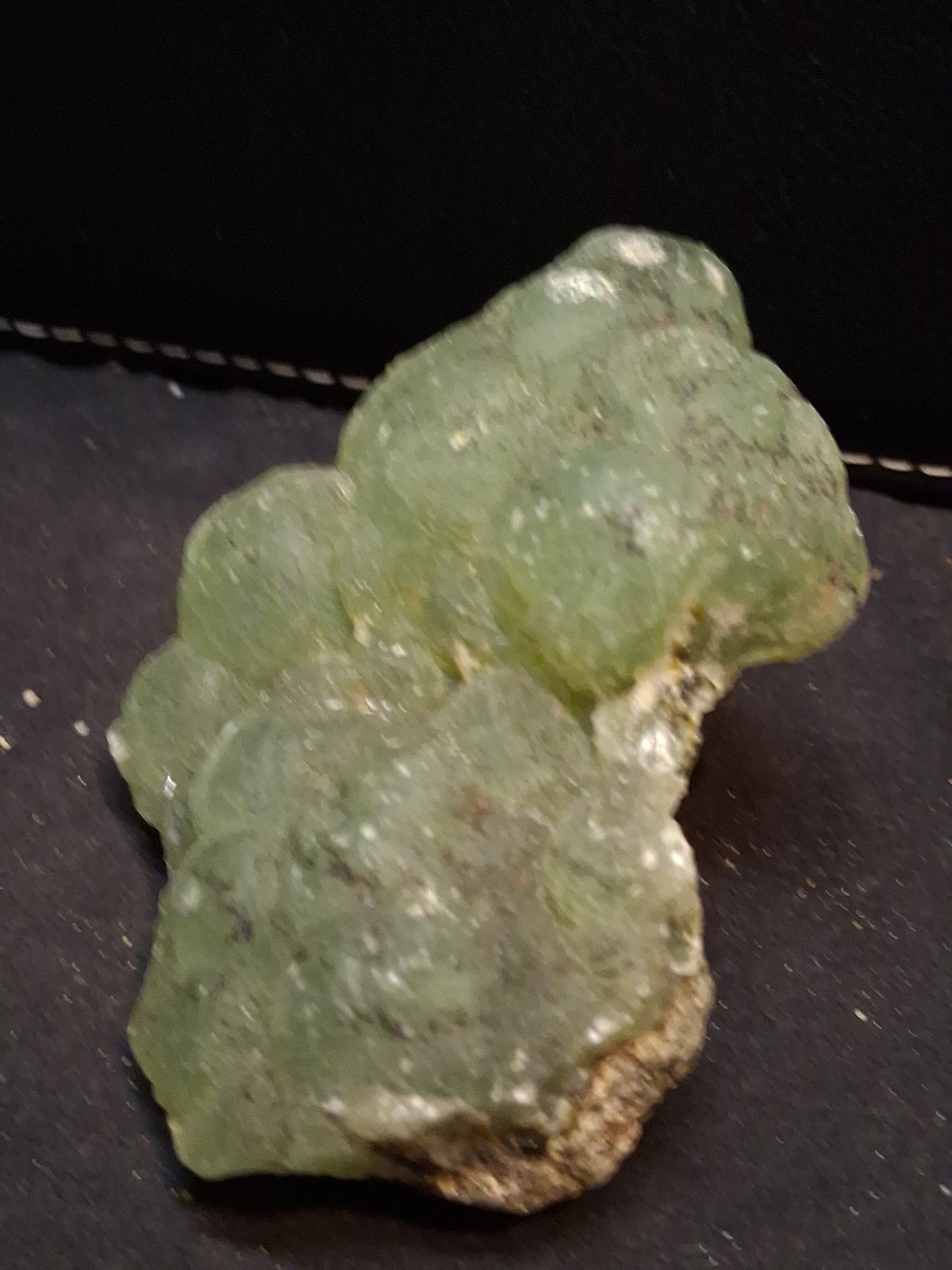 Natural Prehnite - Rough - lapidary, collectible or decorative - 8.4x6.1 cm - AKA Grape stone - Natural Gems Belgium