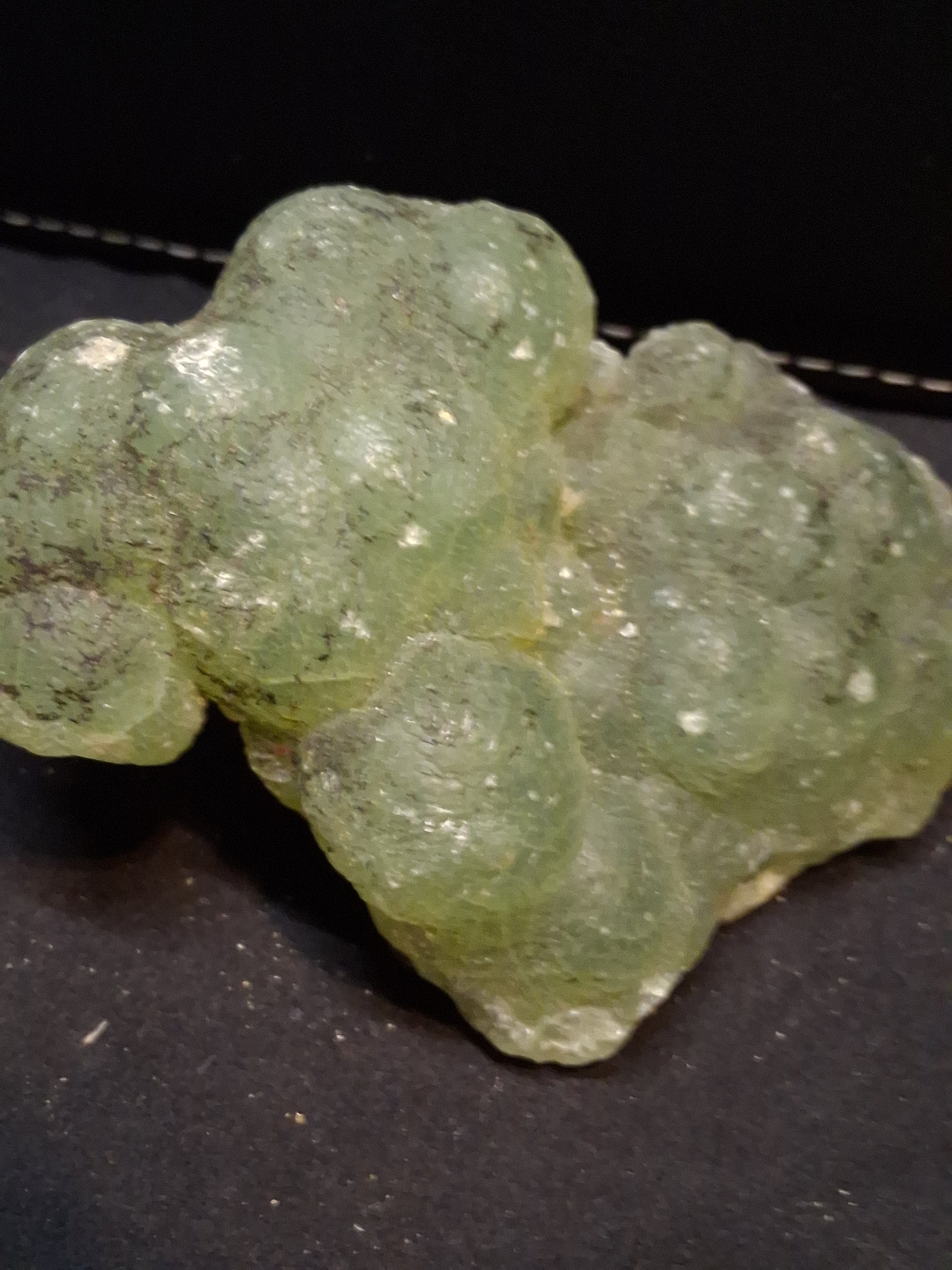 Natural Prehnite - Rough - lapidary, collectible or decorative - 8.4x6.1 cm - AKA Grape stone - Natural Gems Belgium