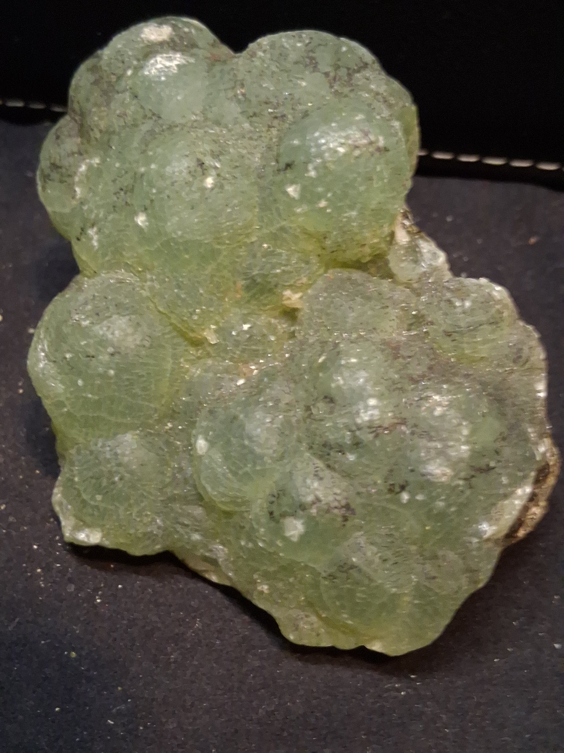 Natural Prehnite - Rough - lapidary, collectible or decorative - 8.4x6.1 cm - AKA Grape stone - Natural Gems Belgium