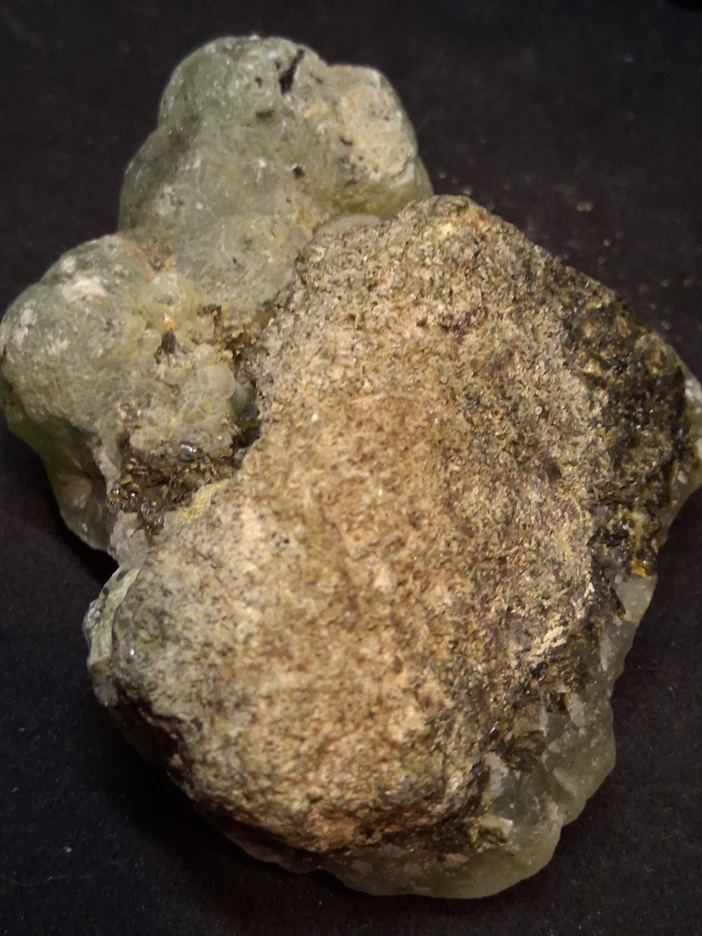 Natural Prehnite - Rough - lapidary, collectible or decorative - 8.4x6.1 cm - AKA Grape stone - Natural Gems Belgium