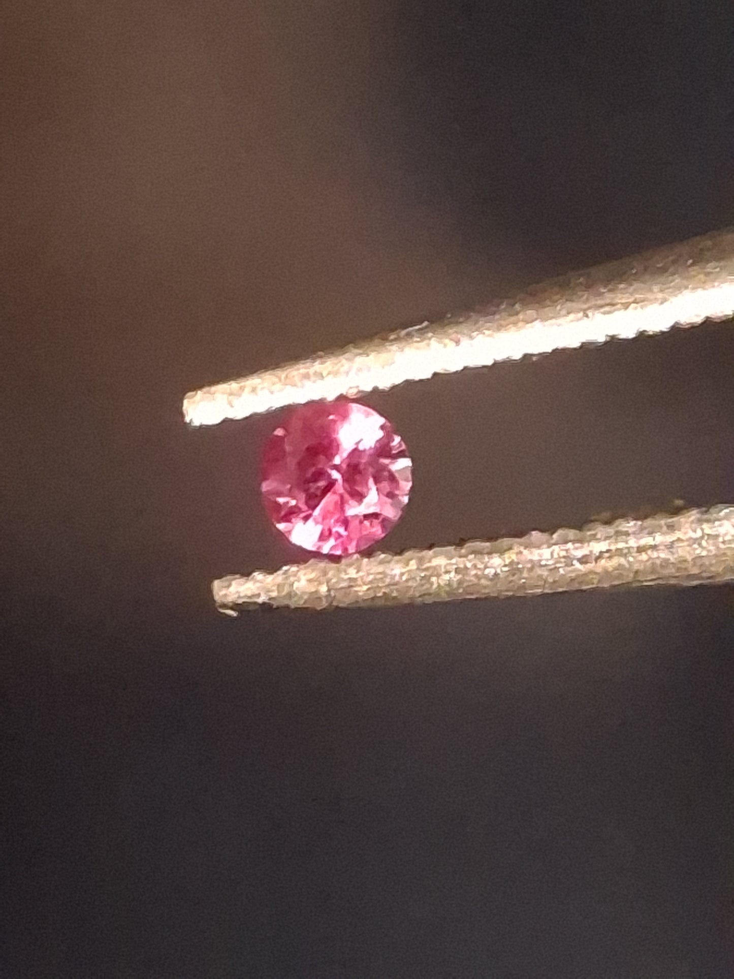 Natural Pink Sapphire - 0.043 ct -2mm Round cut - unheated - Africa - high quality - Natural Gems Belgium