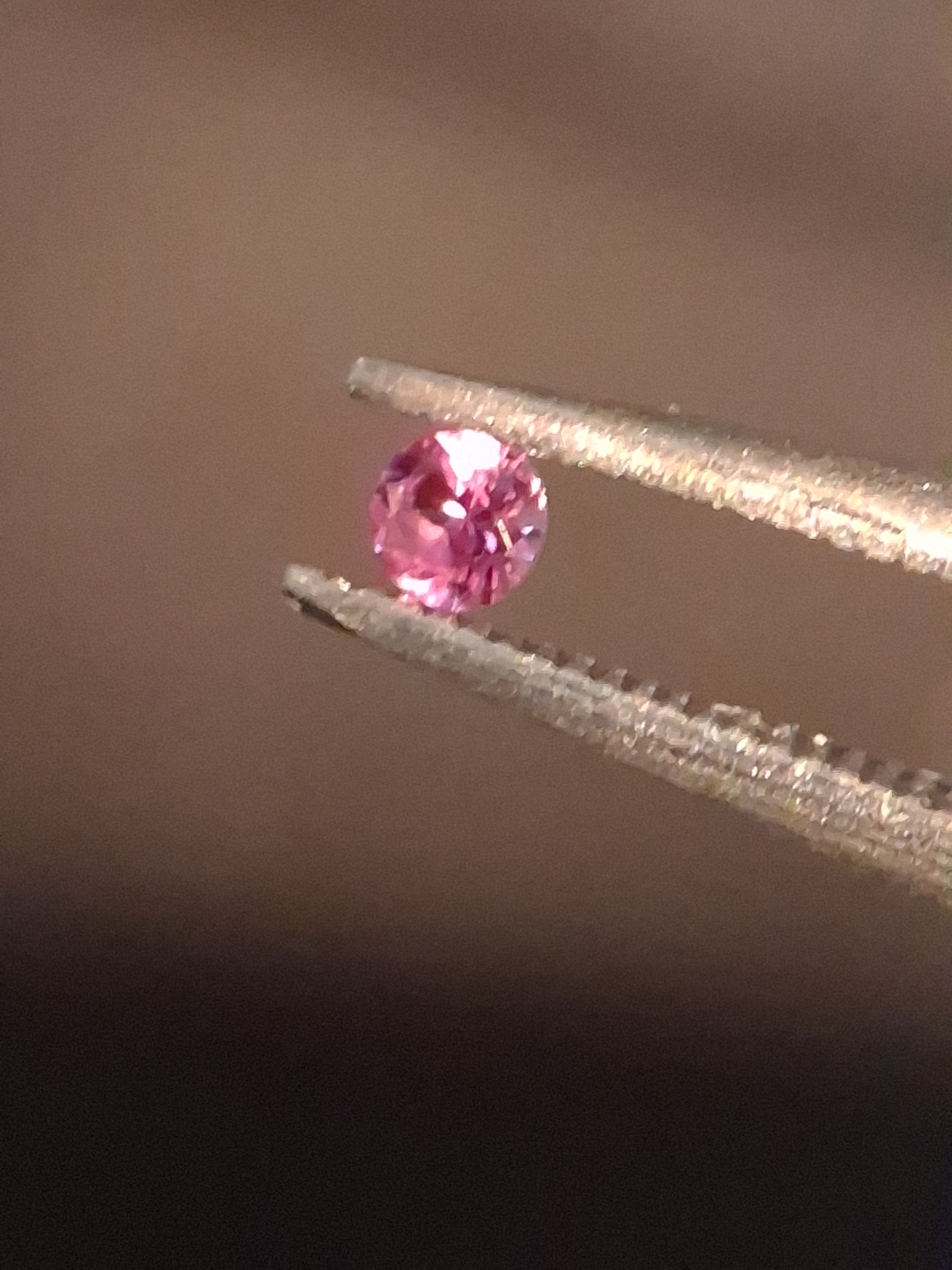 Natural Pink Sapphire - 0.047 ct -2 mm Round cut - unheated - Africa - high quality - Natural Gems Belgium