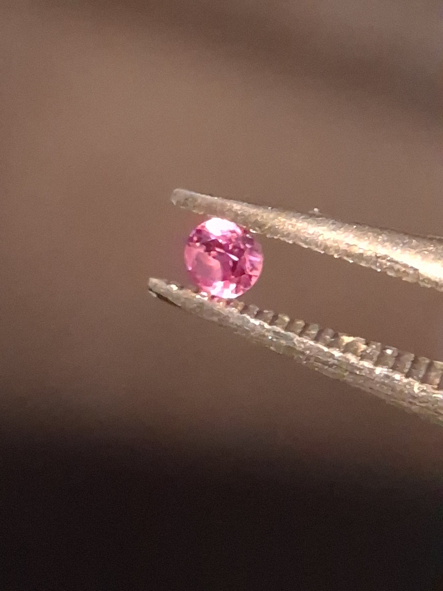 Natural Pink Sapphire - 0.047 ct -2 mm Round cut - unheated - Africa - high quality - Natural Gems Belgium