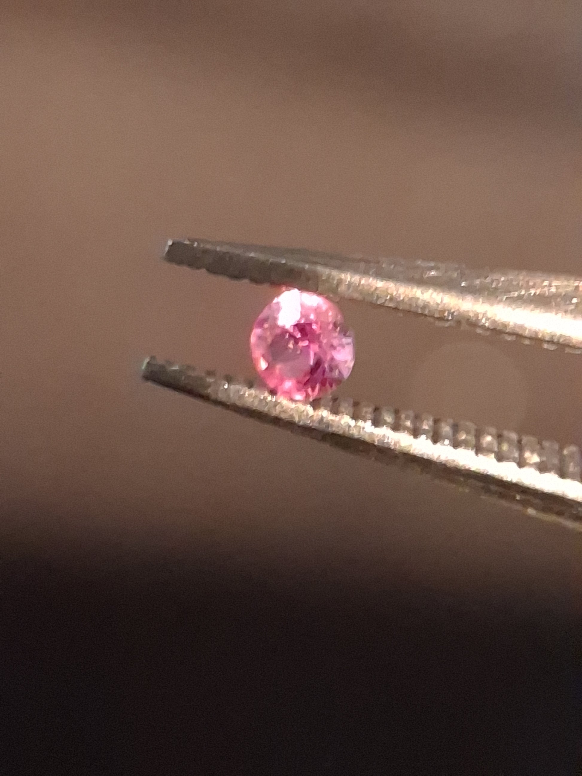 Natural Pink Sapphire - 0.052 ct -2 mm Round cut - unheated - Africa - high quality - Natural Gems Belgium