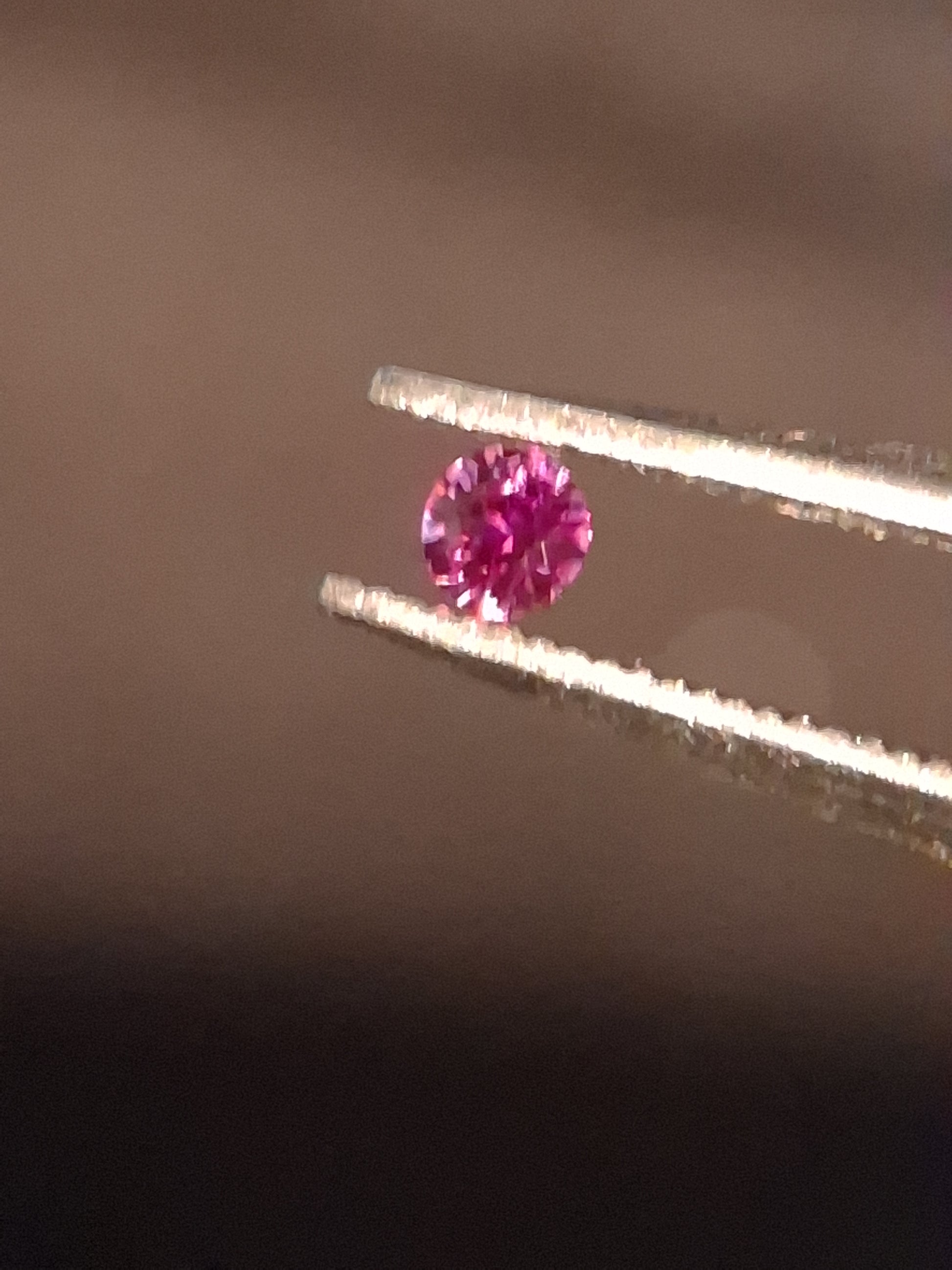 Natural Pink Sapphire - 0.044 ct -2 mm Round cut - unheated - Africa - excellent - Natural Gems Belgium