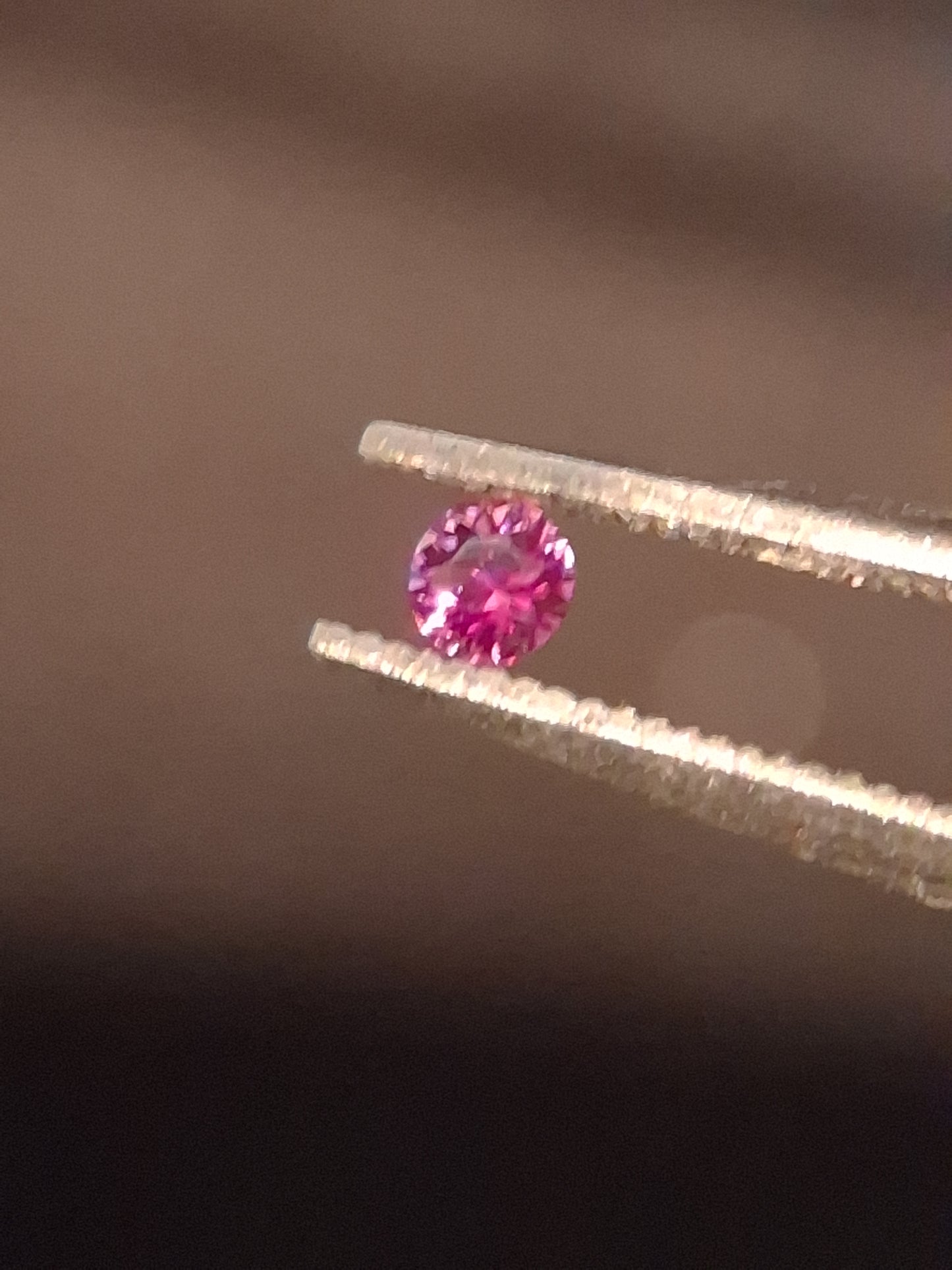Natural Pink Sapphire - 0.044 ct -2 mm Round cut - unheated - Africa - excellent - Natural Gems Belgium