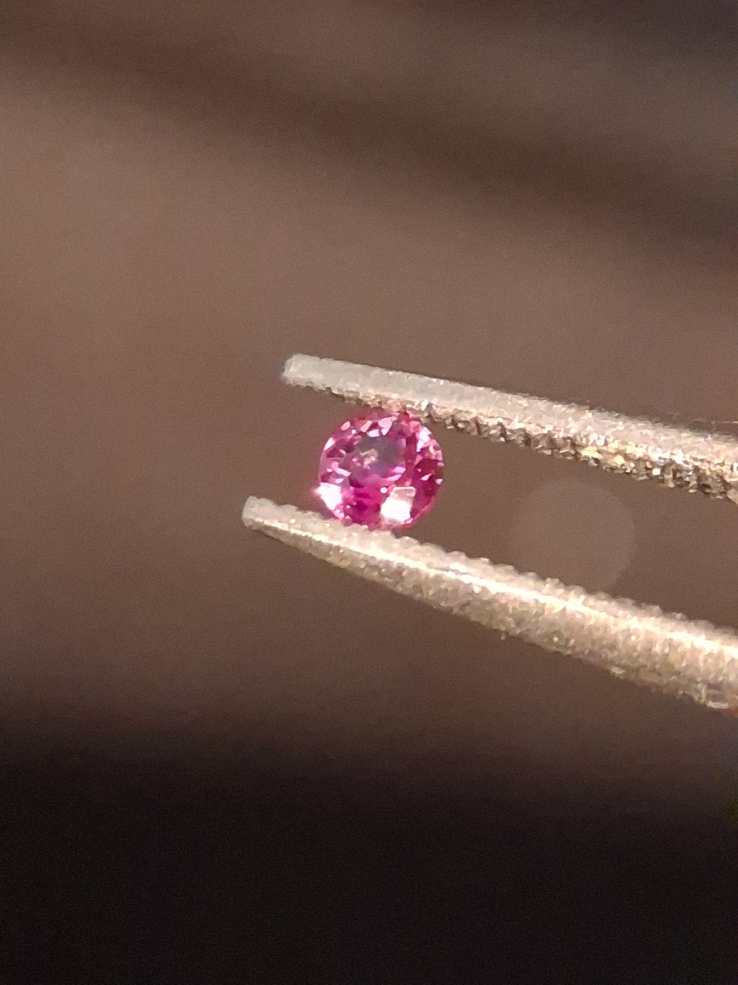 Natural Pink Sapphire - 0.044 ct -2 mm Round cut - unheated - Africa - excellent - Natural Gems Belgium
