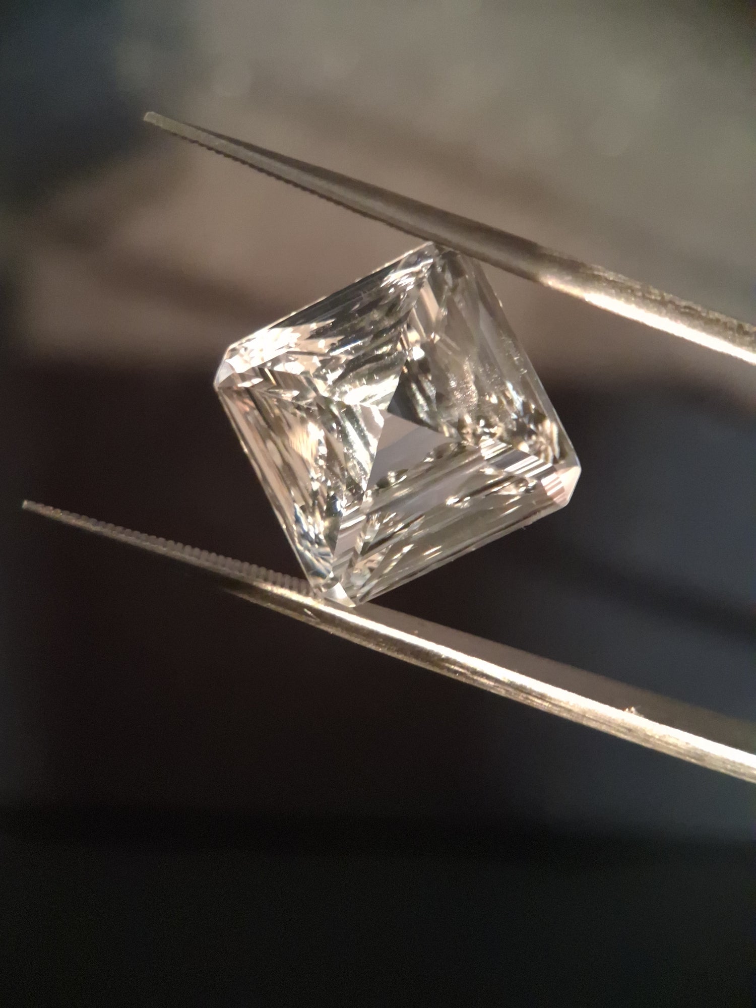 Natural Pure quartz - 10.876 ct - custom cut square octagon - clear quartz - Natural Gems Belgium