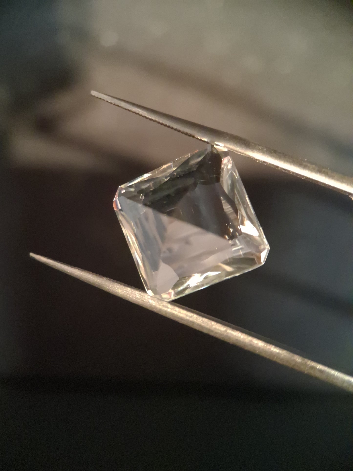 Natural Pure quartz - 10.876 ct - custom cut square octagon - clear quartz - Natural Gems Belgium
