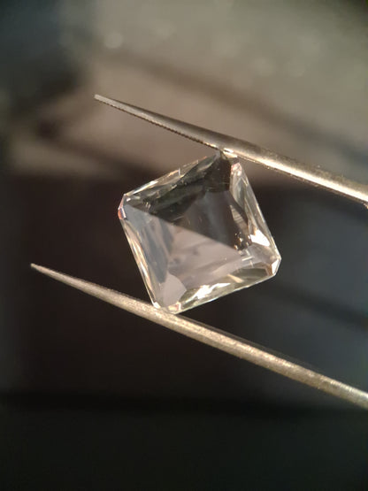 Natural Pure quartz - 10.876 ct - custom cut square octagon - clear quartz - Natural Gems Belgium