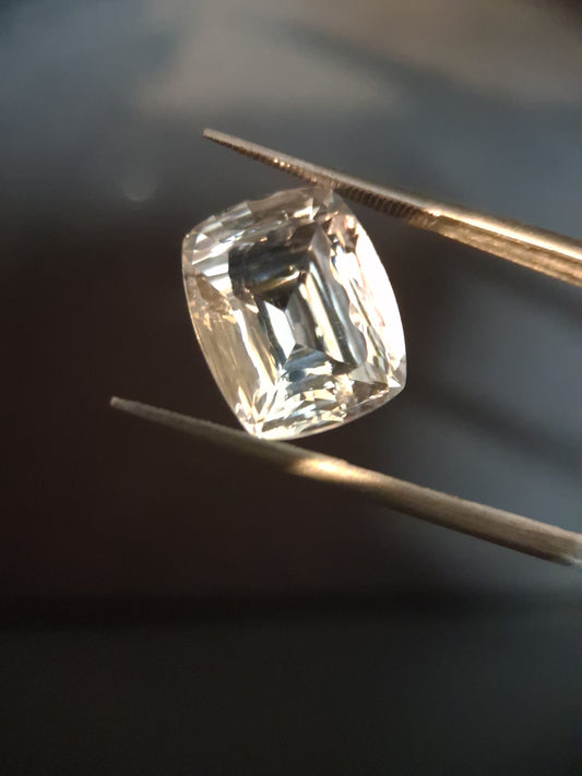 Natural Pure quartz - 8.209 ct - custom cut cushion - clear quartz - Natural Gems Belgium