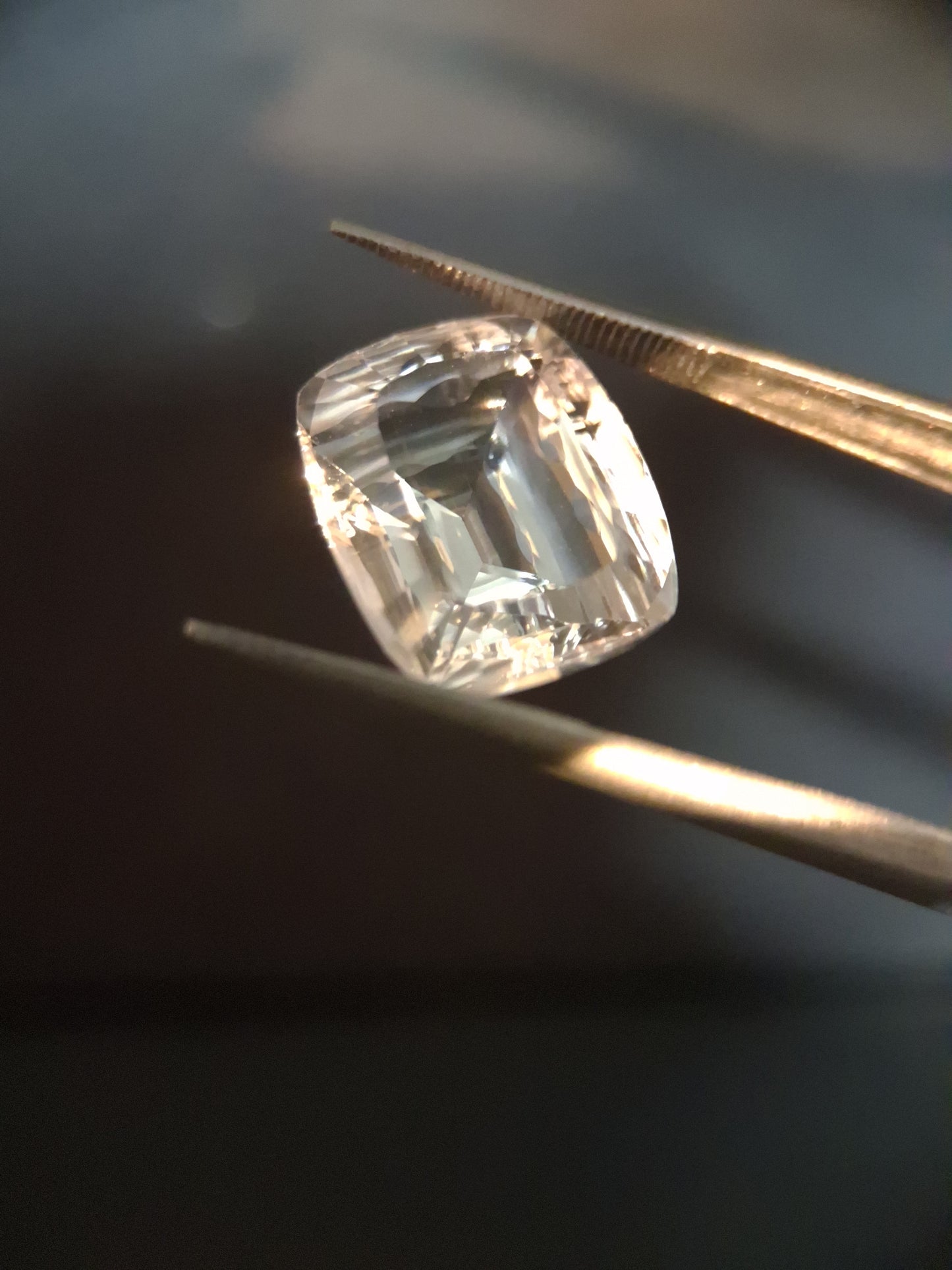 Natural Pure quartz - 8.209 ct - custom cut cushion - clear quartz - Natural Gems Belgium