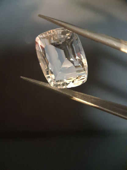 Natural Pure quartz - 8.209 ct - custom cut cushion - clear quartz - Natural Gems Belgium