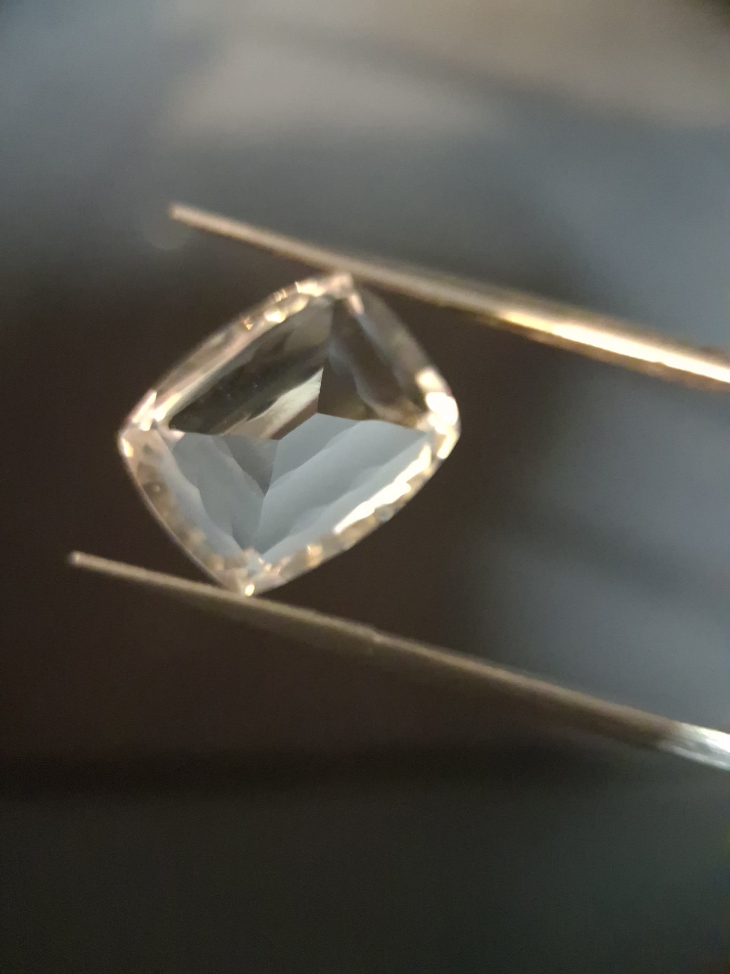 Natural Pure quartz - 8.209 ct - custom cut cushion - clear quartz - Natural Gems Belgium