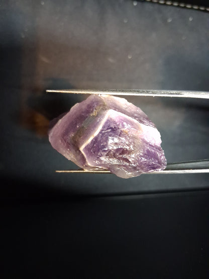 Natural amethyst - Rough Dream Amethyst - 104 ct - 4.4 x 2.2 cm - chevron amethyst - Natural Gems Belgium