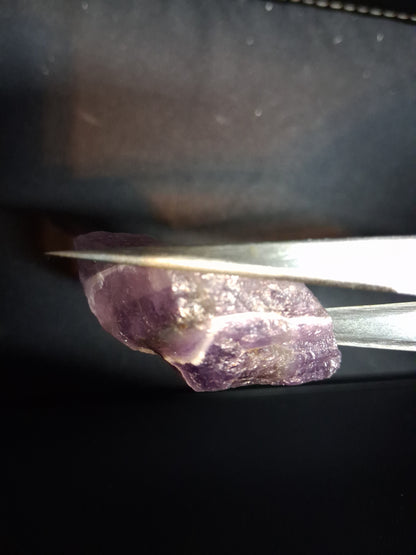 Natural amethyst - Rough Dream Amethyst - 104 ct - 4.4 x 2.2 cm - chevron amethyst - Natural Gems Belgium