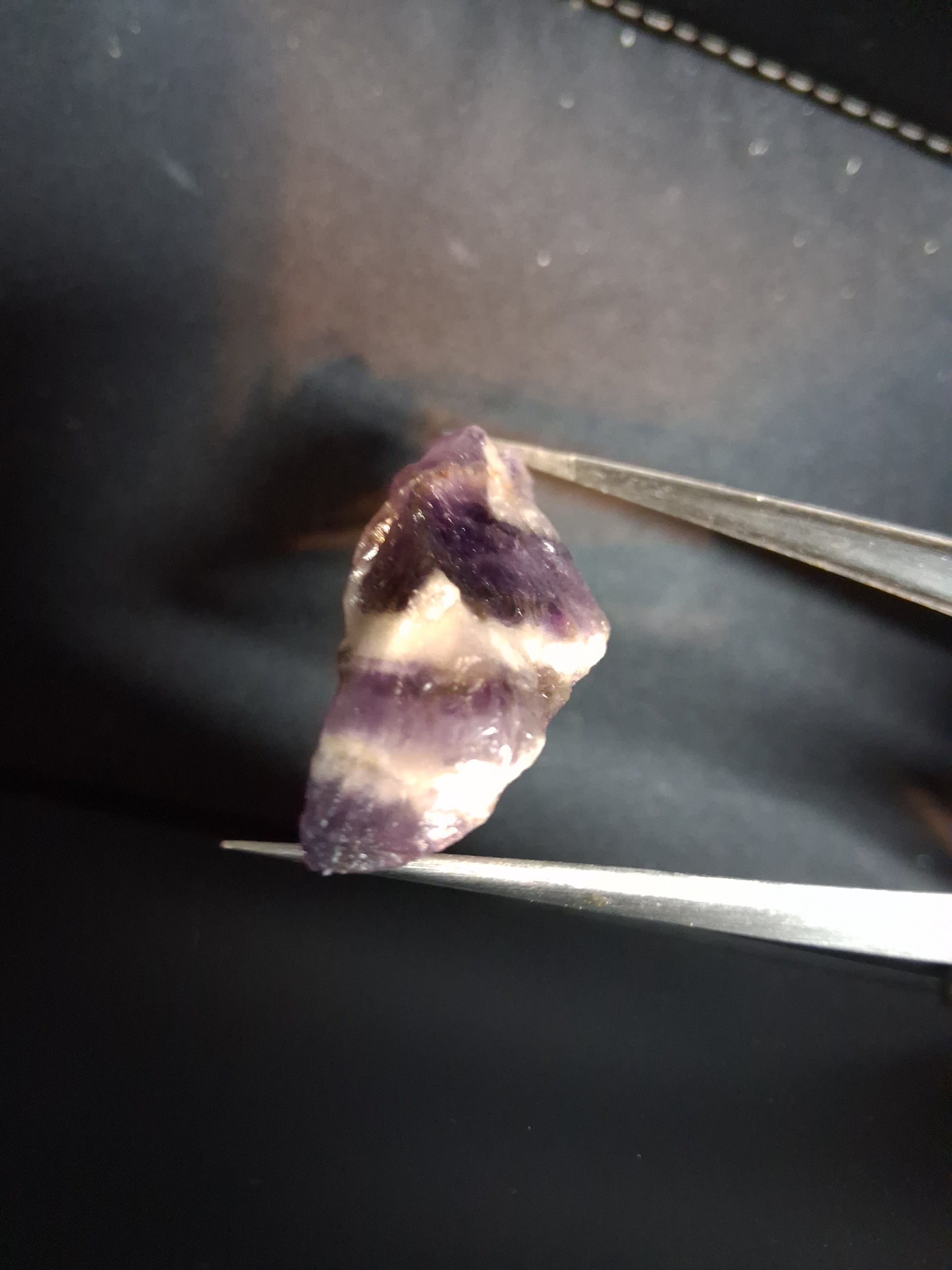 Natural amethyst - Rough Dream Amethyst - 94 ct - 4.9 x 2.0 cm - chevron amethyst - Natural Gems Belgium