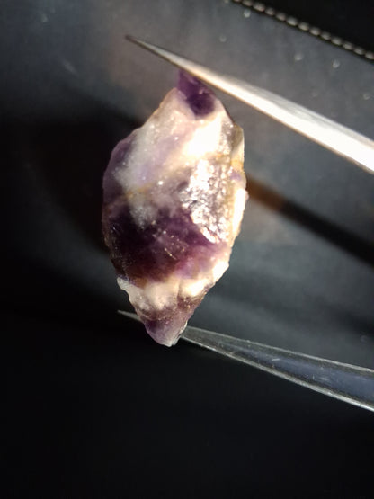 Natural amethyst - Rough Dream Amethyst - 94 ct - 4.9 x 2.0 cm - chevron amethyst - Natural Gems Belgium