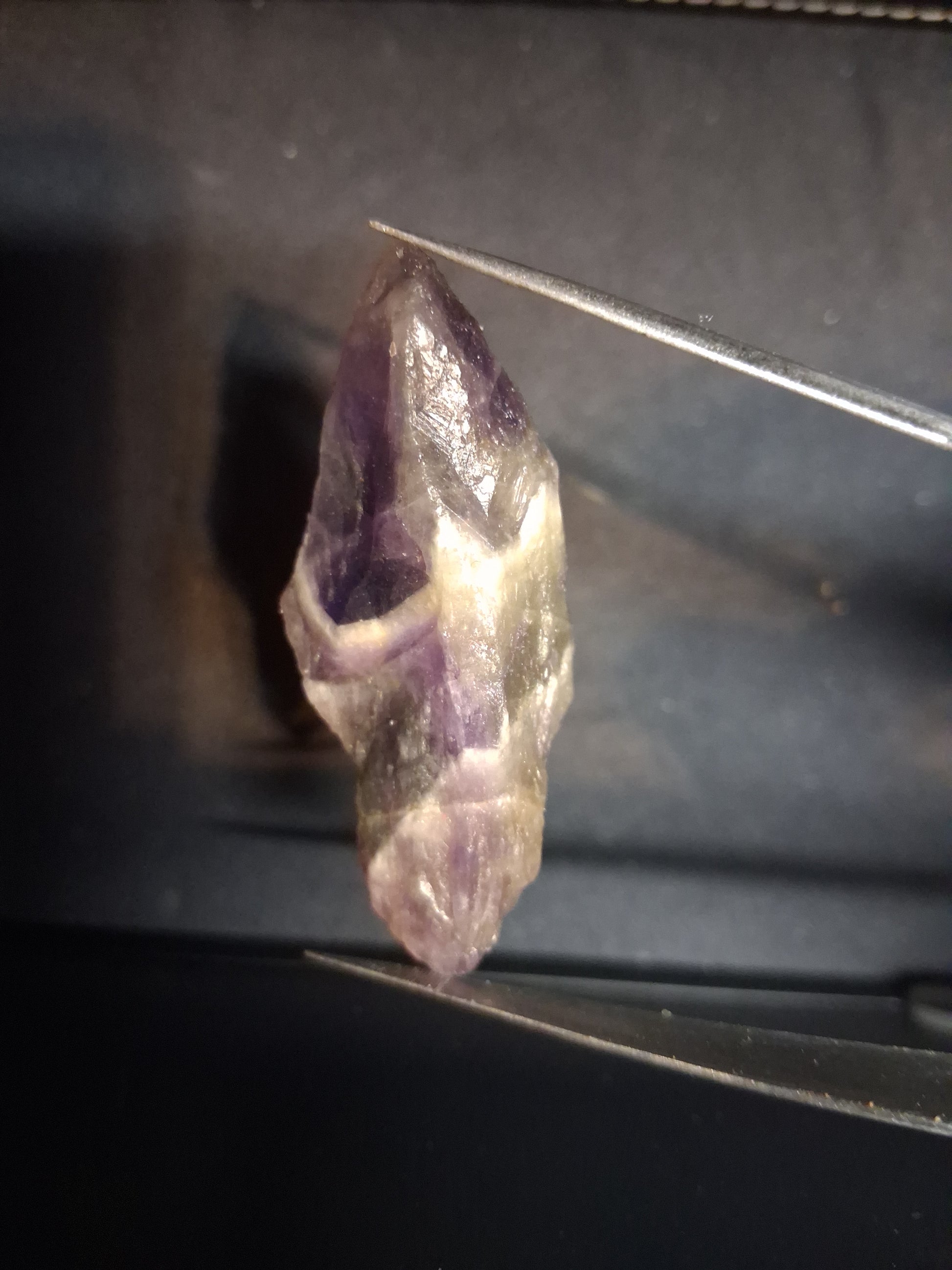 Natural amethyst - Rough Dream Amethyst - 117 ct - chevron amethyst - Natural Gems Belgium