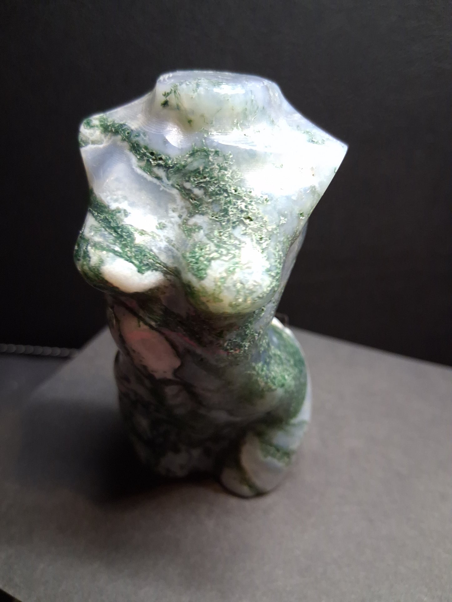 Natural Agate - Handharved Torso - 8cm high - moss agate - lady torso - Natural Gems Belgium