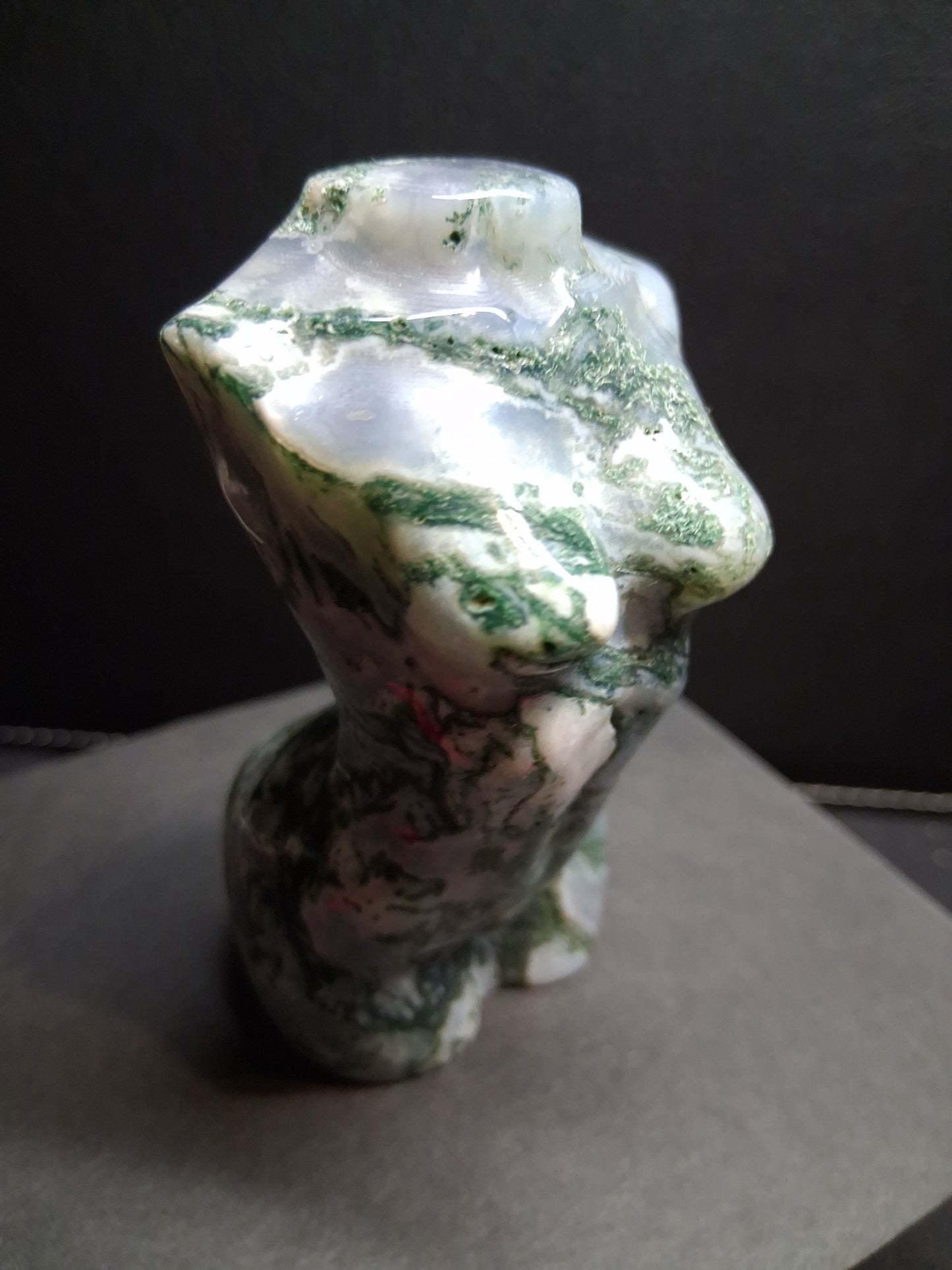 Natural Agate - Handharved Torso - 8cm high - moss agate - lady torso - Natural Gems Belgium