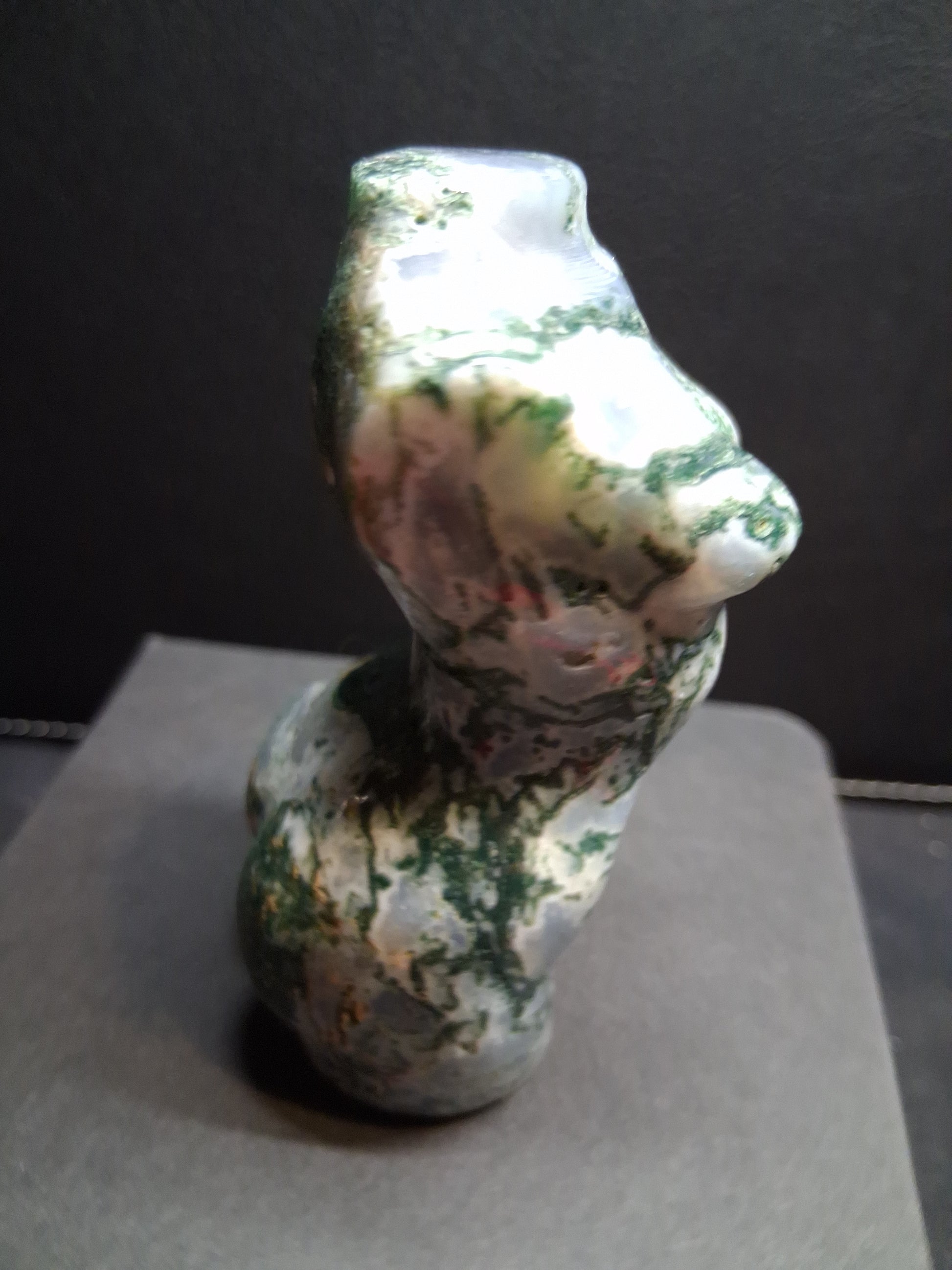 Natural Agate - Handharved Torso - 8cm high - moss agate - lady torso - Natural Gems Belgium