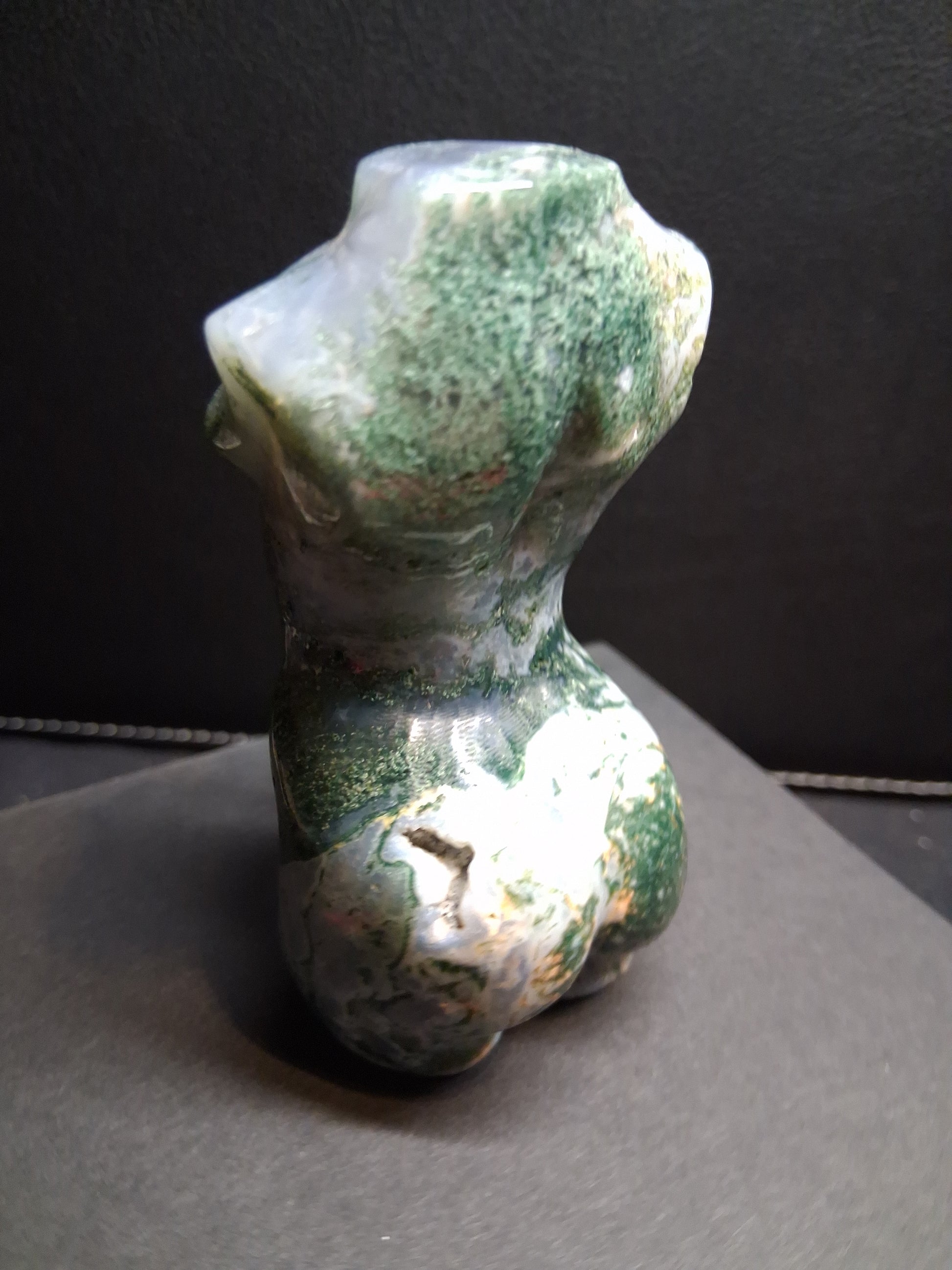 Natural Agate - Handharved Torso - 8cm high - moss agate - lady torso - Natural Gems Belgium