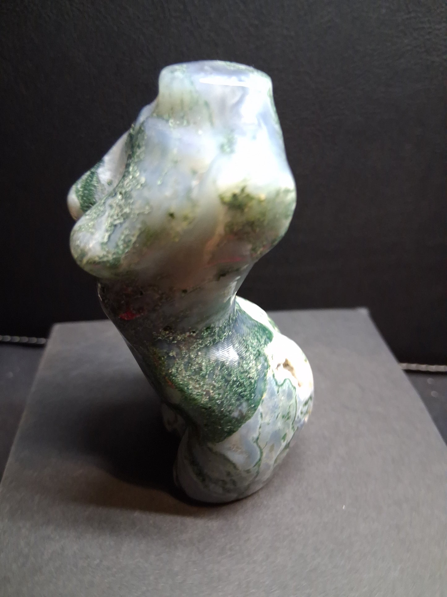 Natural Agate - Handharved Torso - 8cm high - moss agate - lady torso - Natural Gems Belgium