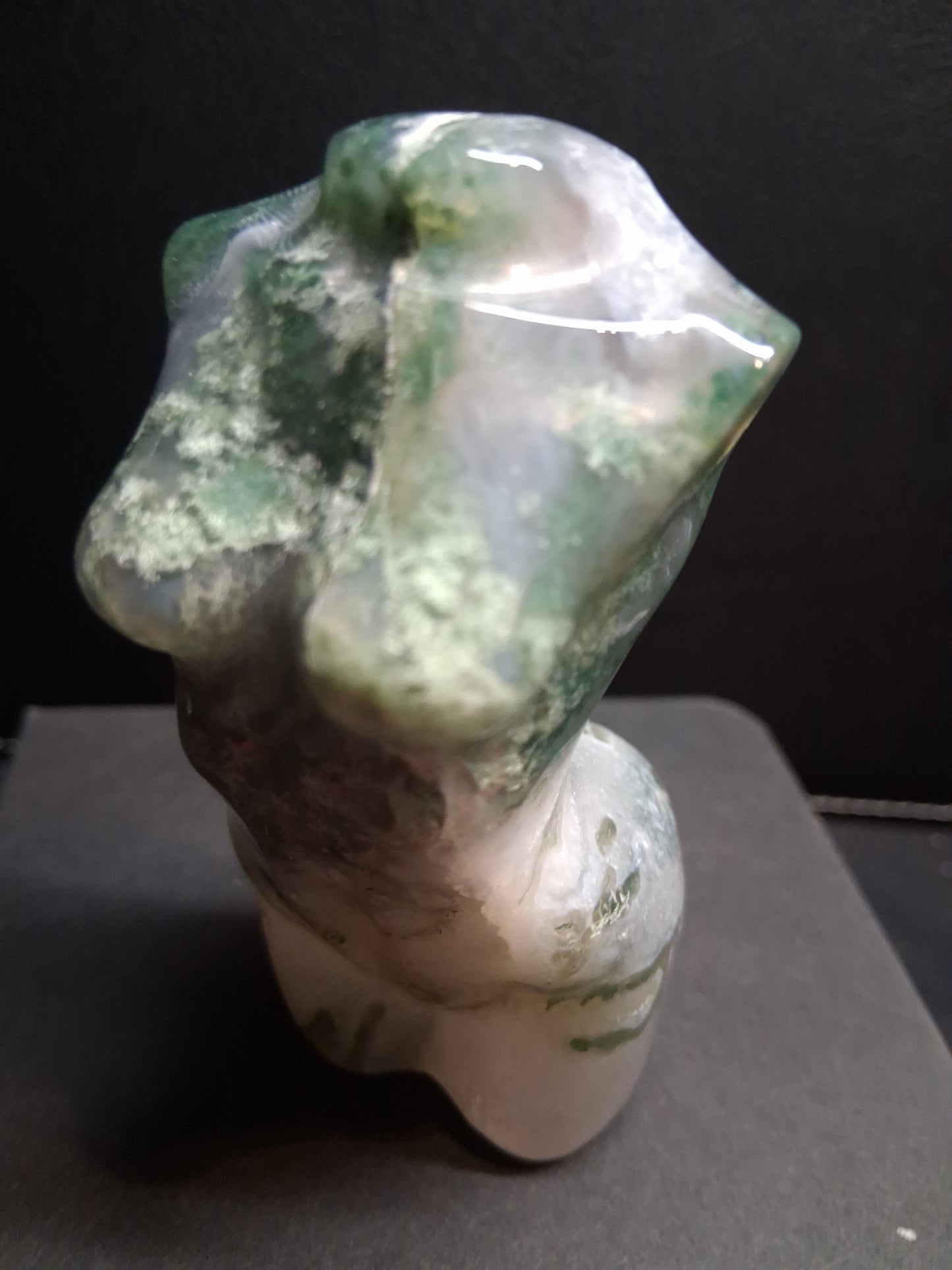 Natural Agate - Handharved Torso - 8.1 cm high - moss agate lady torso - Natural Gems Belgium