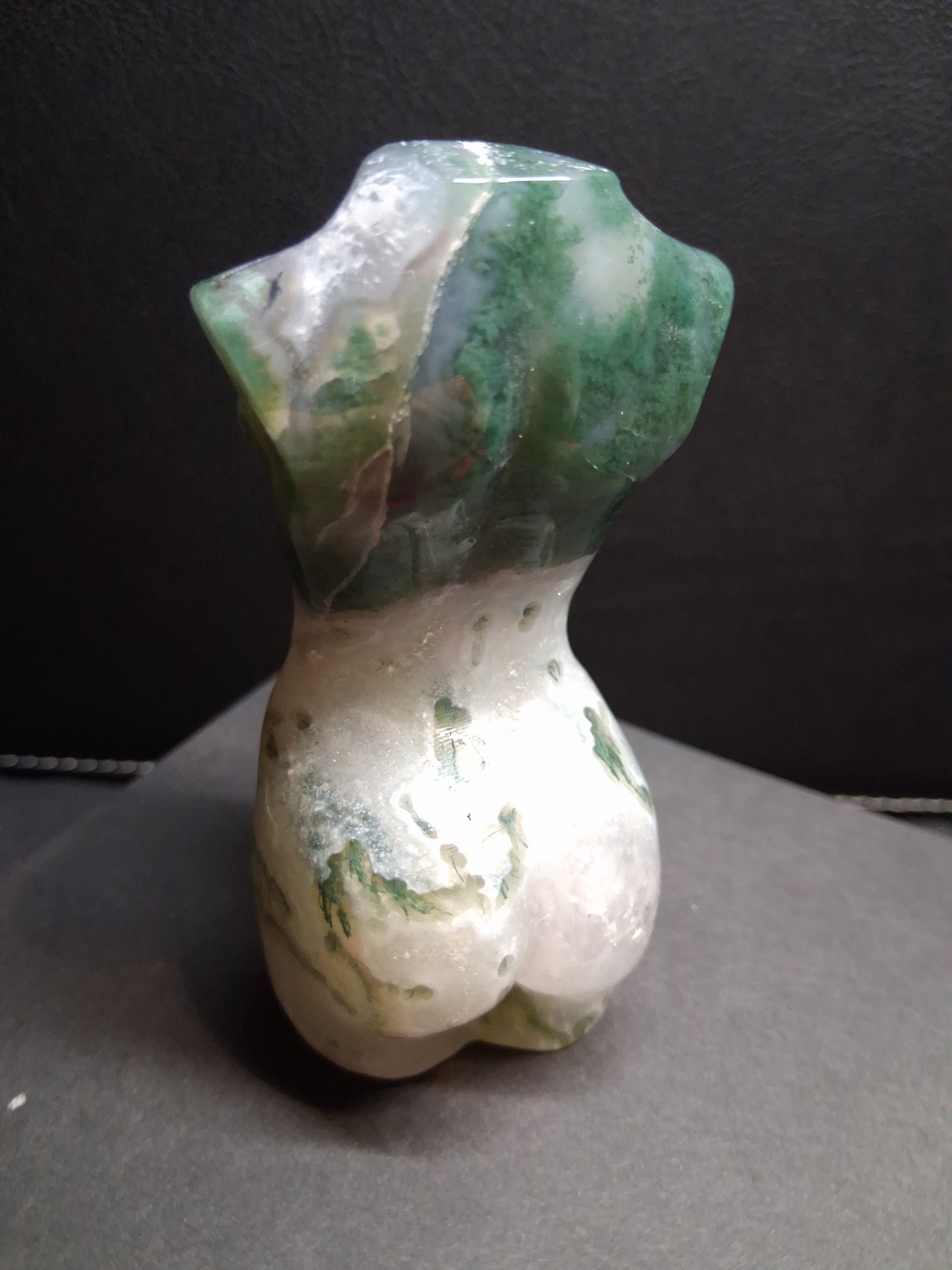 Natural Agate - Handharved Torso - 8.1 cm high - moss agate lady torso - Natural Gems Belgium