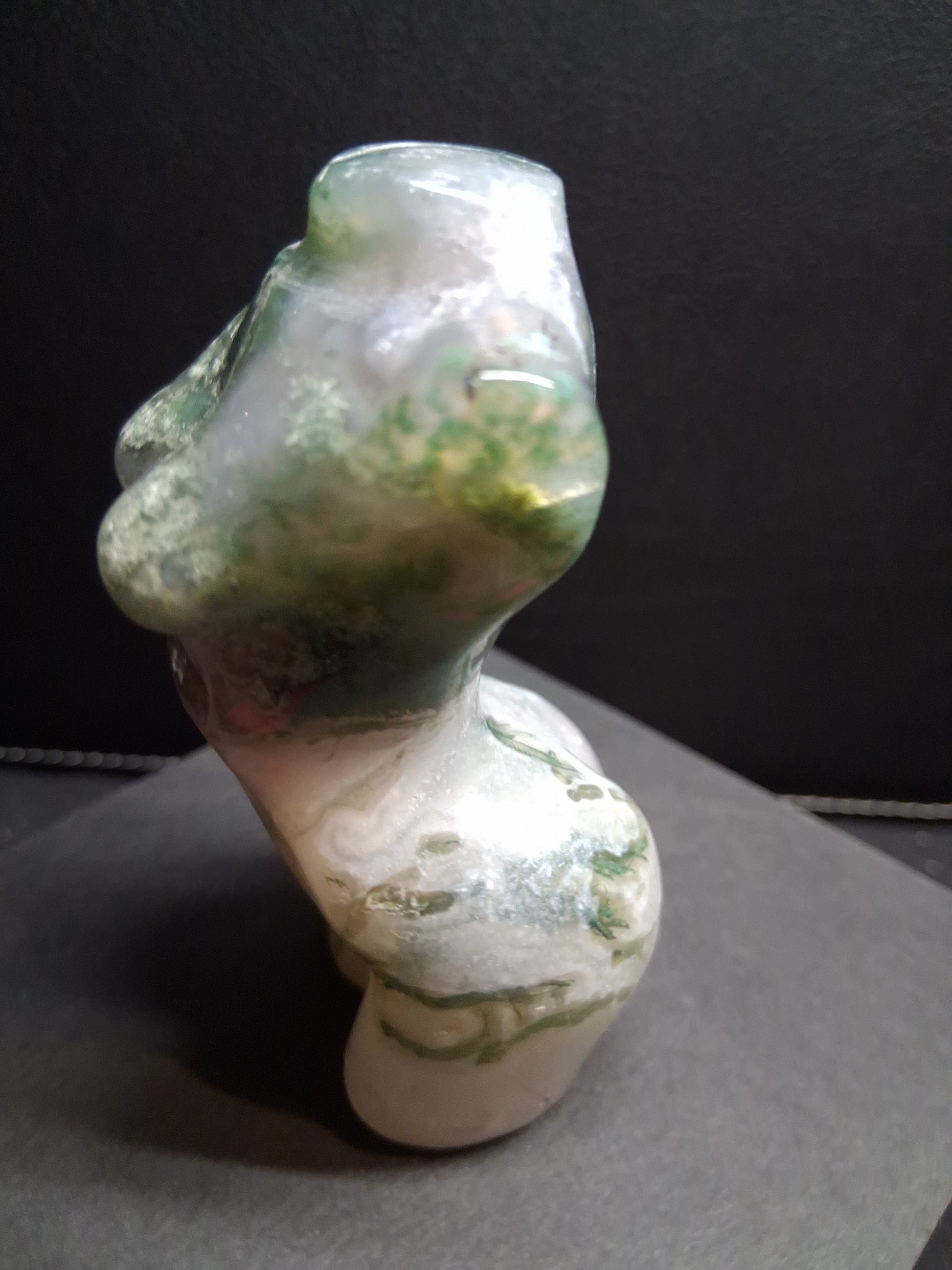 Natural Agate - Handharved Torso - 8.1 cm high - moss agate lady torso - Natural Gems Belgium
