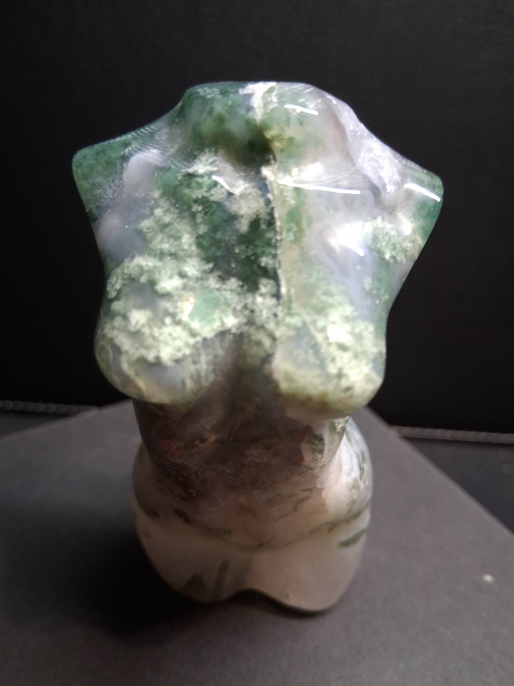 Natural Agate - Handharved Torso - 8.1 cm high - moss agate lady torso - Natural Gems Belgium