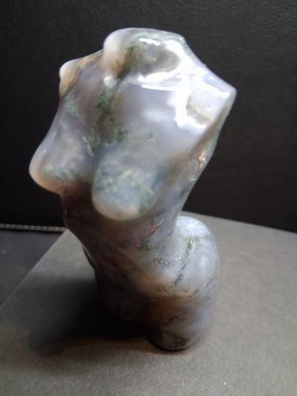 Natural Agate - Handharved Torso - 8 cm high - Grey moss agate lady torso - Natural Gems Belgium