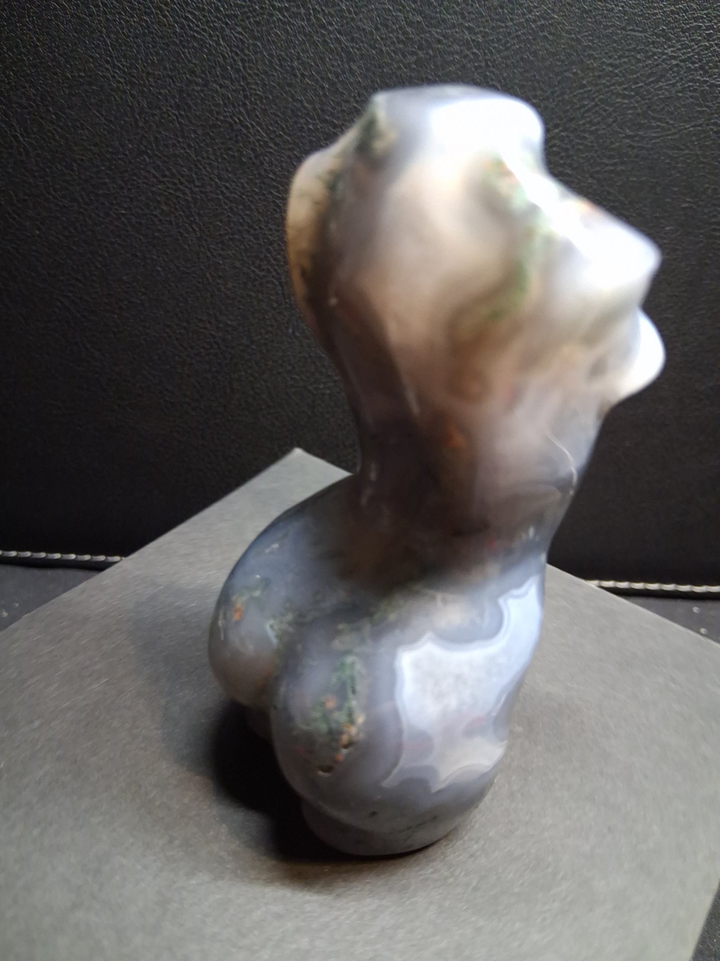 Natural Agate - Handharved Torso - 8 cm high - Grey moss agate lady torso - Natural Gems Belgium