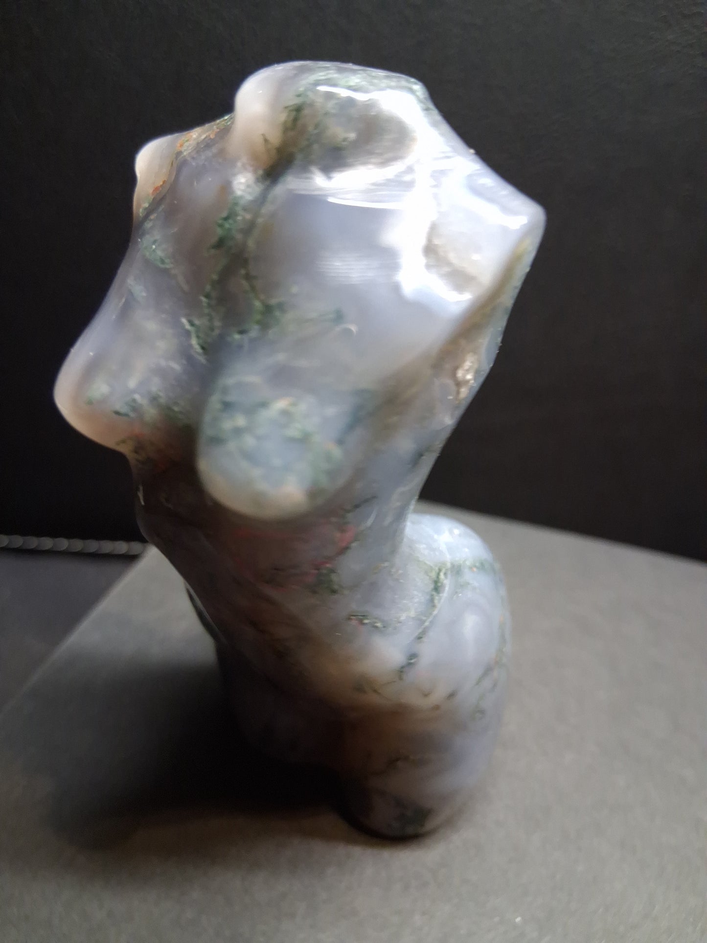Natural Agate - Handharved Torso - 8 cm high - Grey moss agate lady torso - Natural Gems Belgium